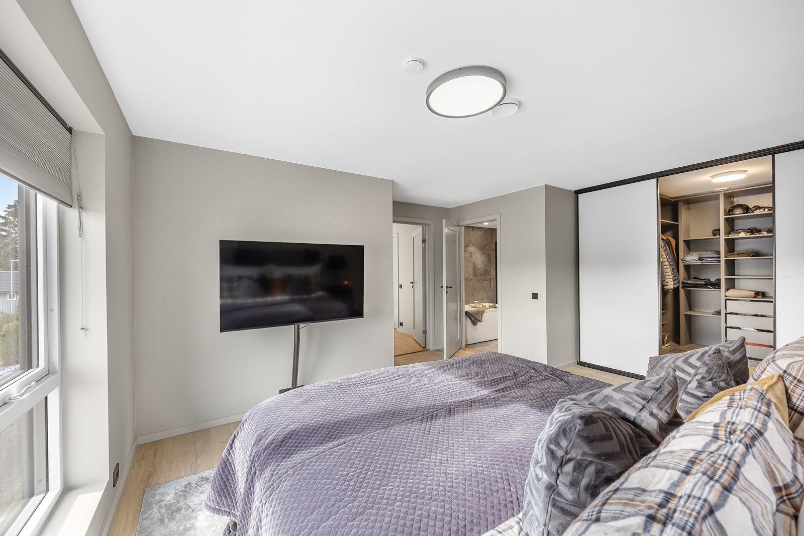 Soverommet er malt i lun og behagelig tone. Galleribilde