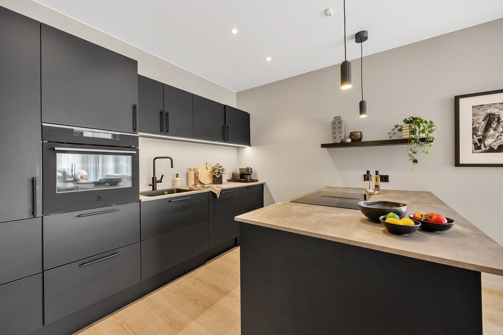 En godt egnet plass til å ta morgenkaffen og siste nytt i avisen før du starter arbeidsdagen. Galleribilde