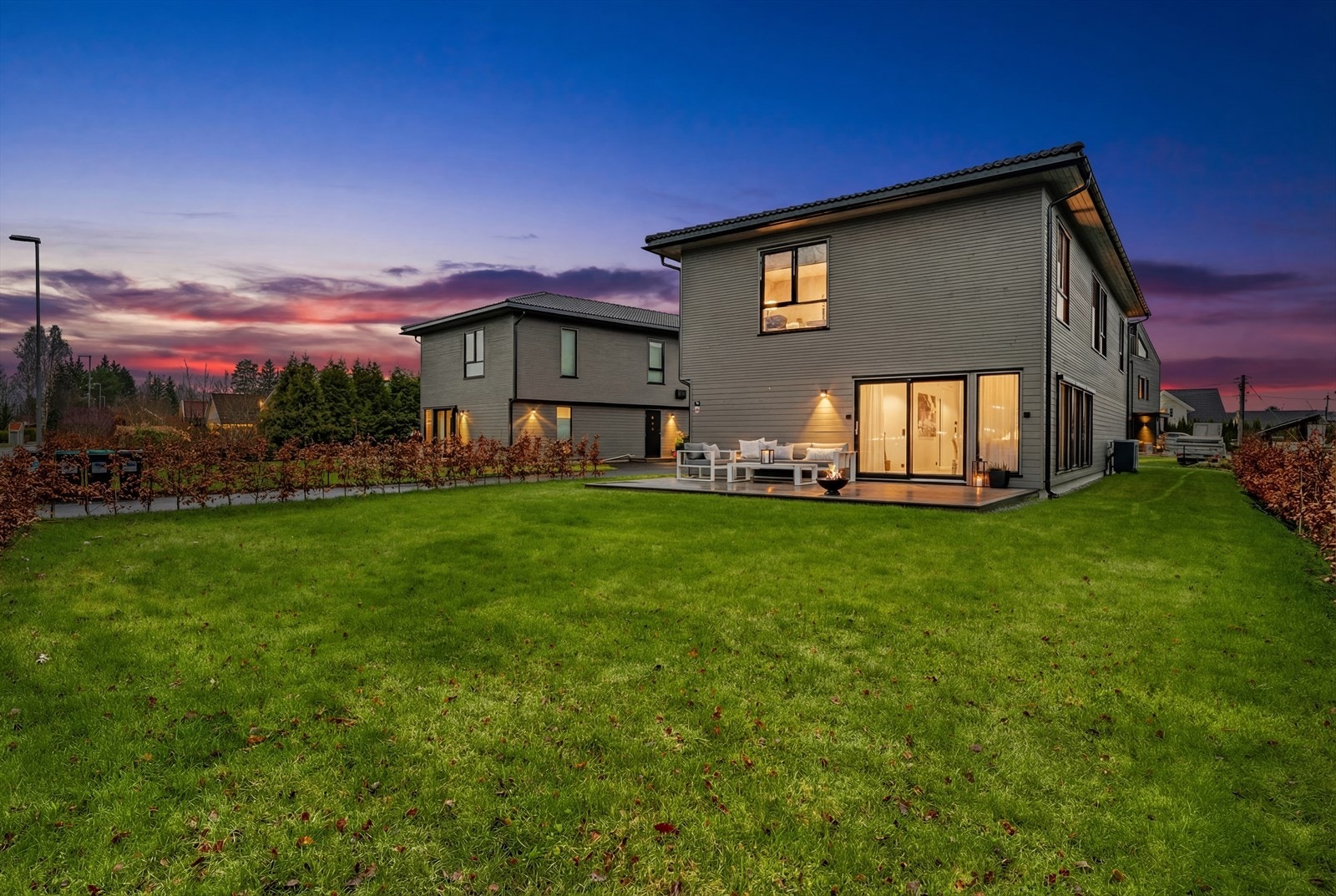 Her kan du nyte sommeren mens barna leker i hagen. Galleribilde