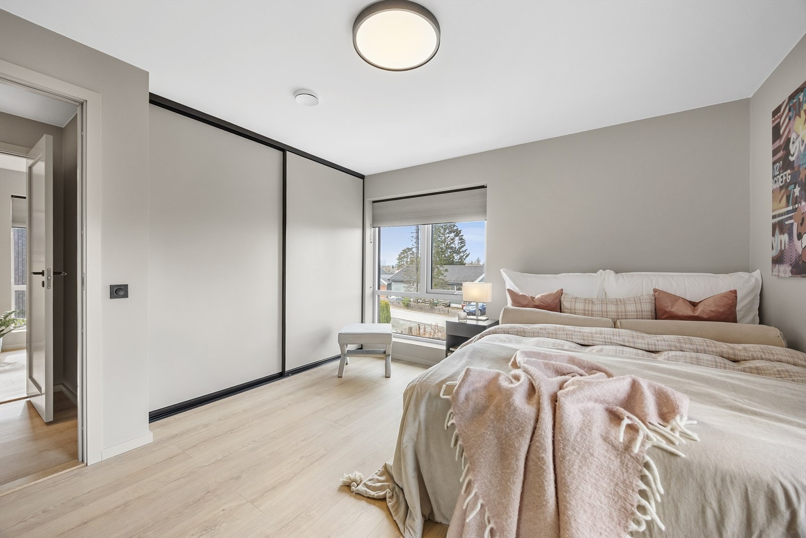 Alle soverommene er av god størrelse og har gode garderobeløsninger. Galleribilde