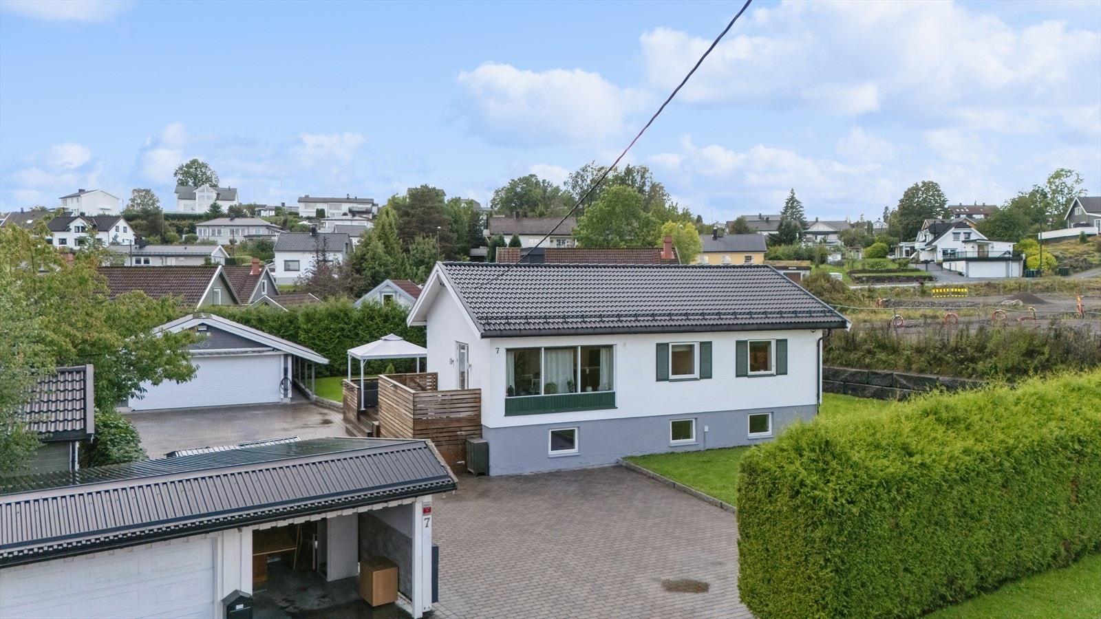 Fasadebilde tatt fra adkomstveien Galleribilde