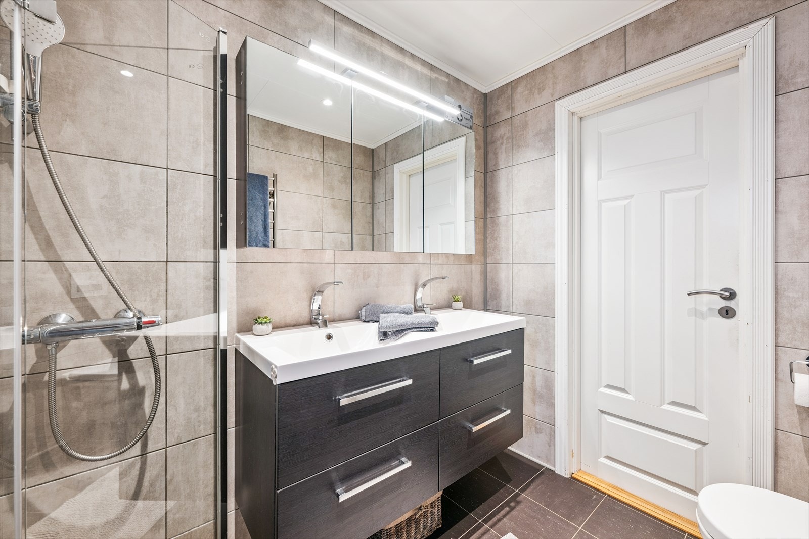 Pent flislagt bad fra 2018. Galleribilde