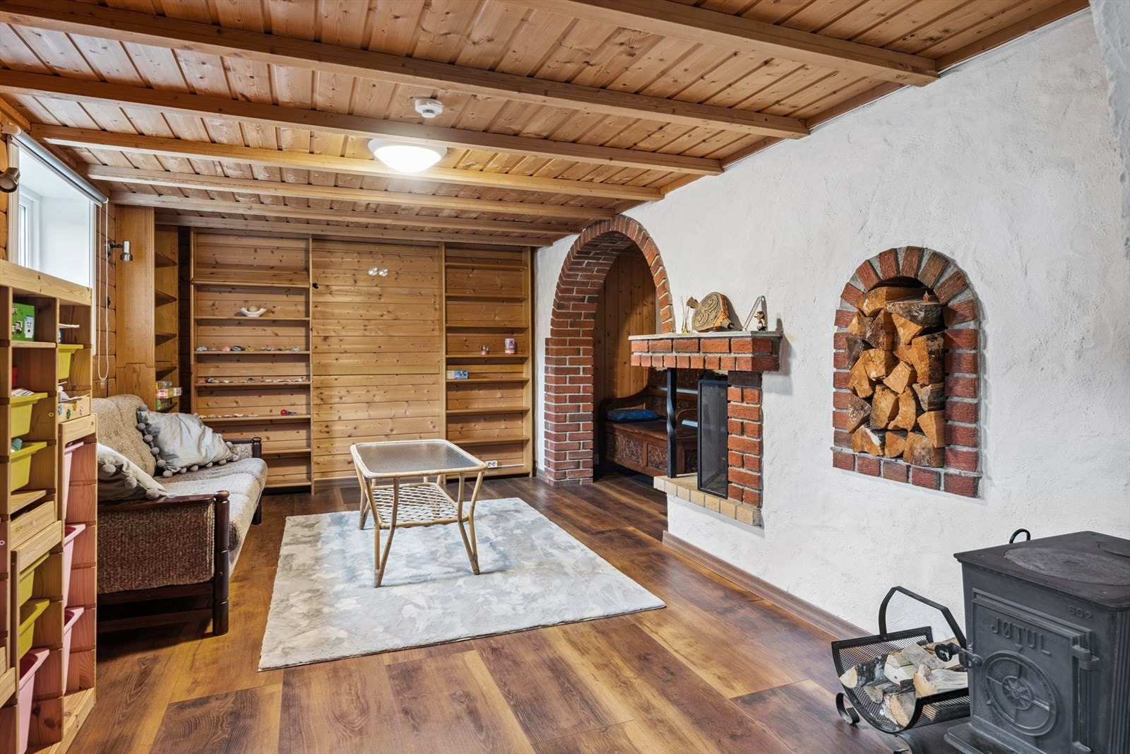 Rom i kjeller innredet til kjellerstue. Ikke omsøkt. Galleribilde