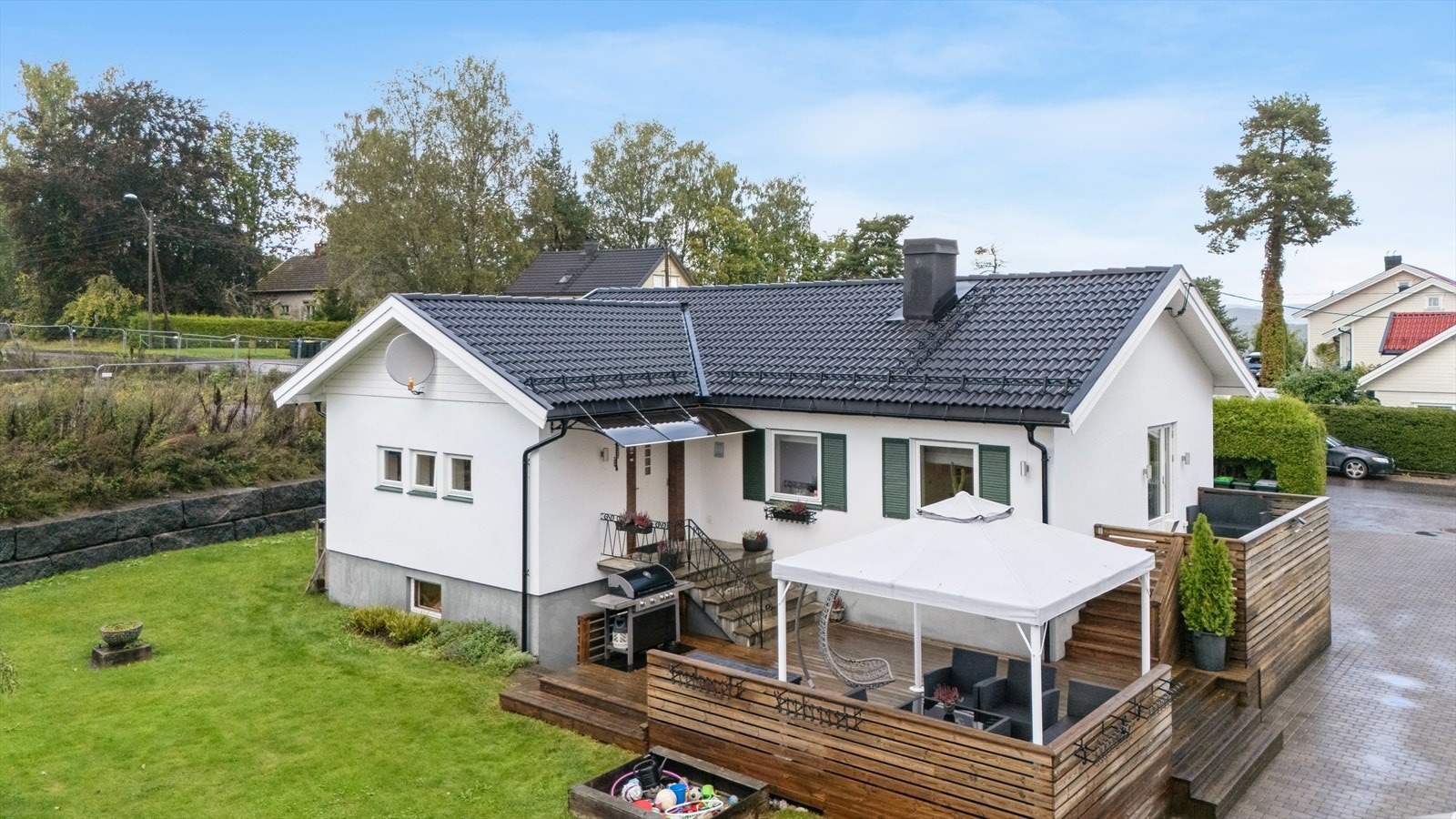 Stor og solrik terrasse Galleribilde