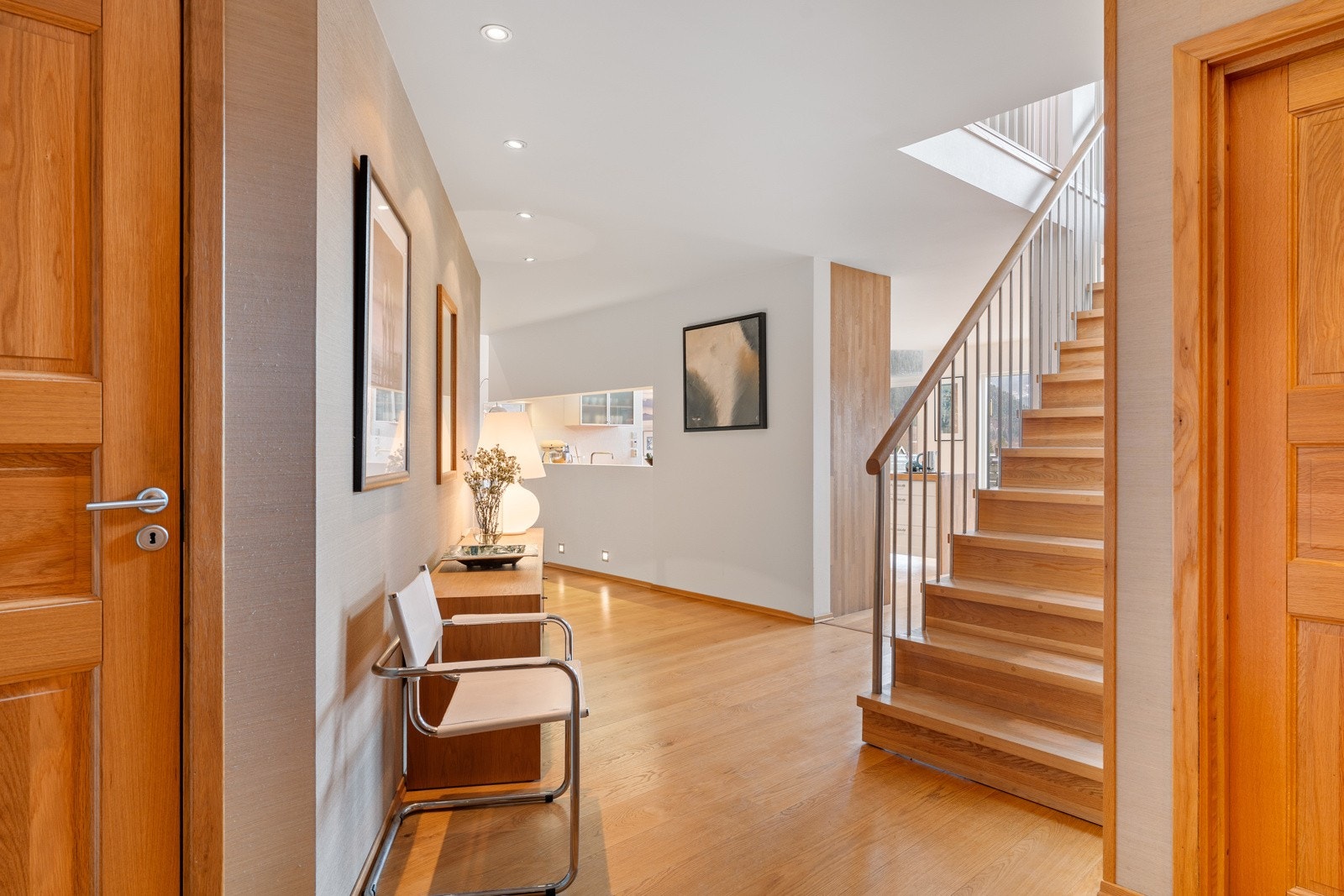 Entreén gir et godt førsteinntrykk av leilighetens høye standard. Galleribilde