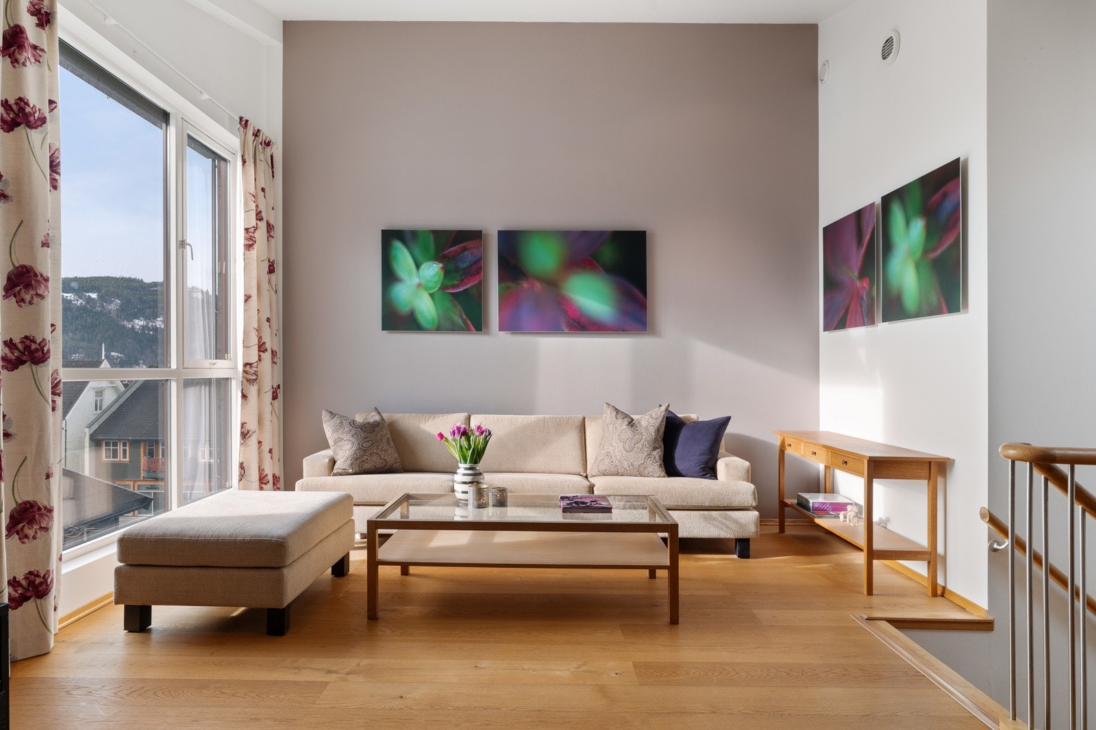 Stuen i fjerde etasje har svært god takhøyde. Galleribilde