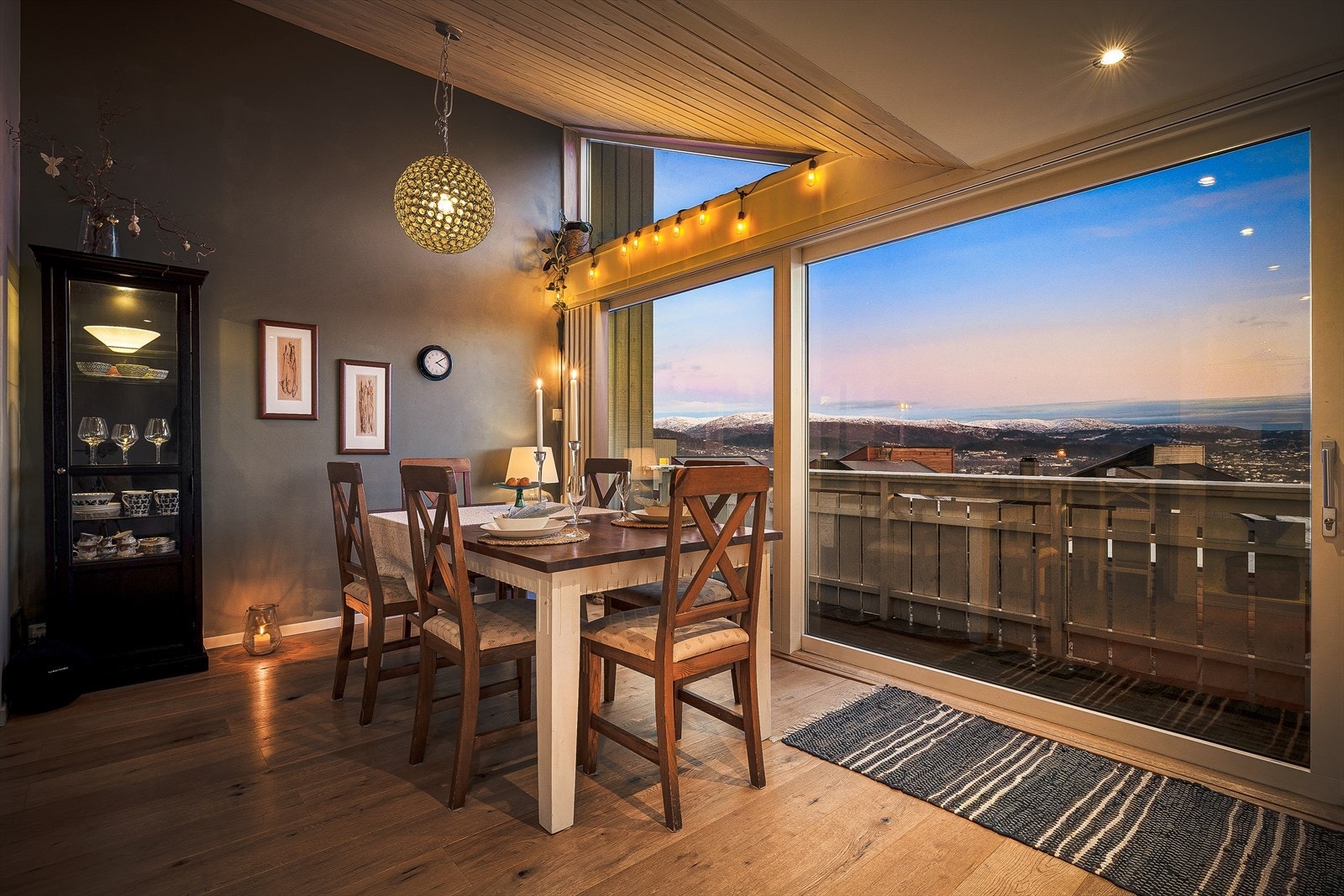 Et flott hjem med familievennlig beliggenhet og fine utsiktsforhold. Galleribilde