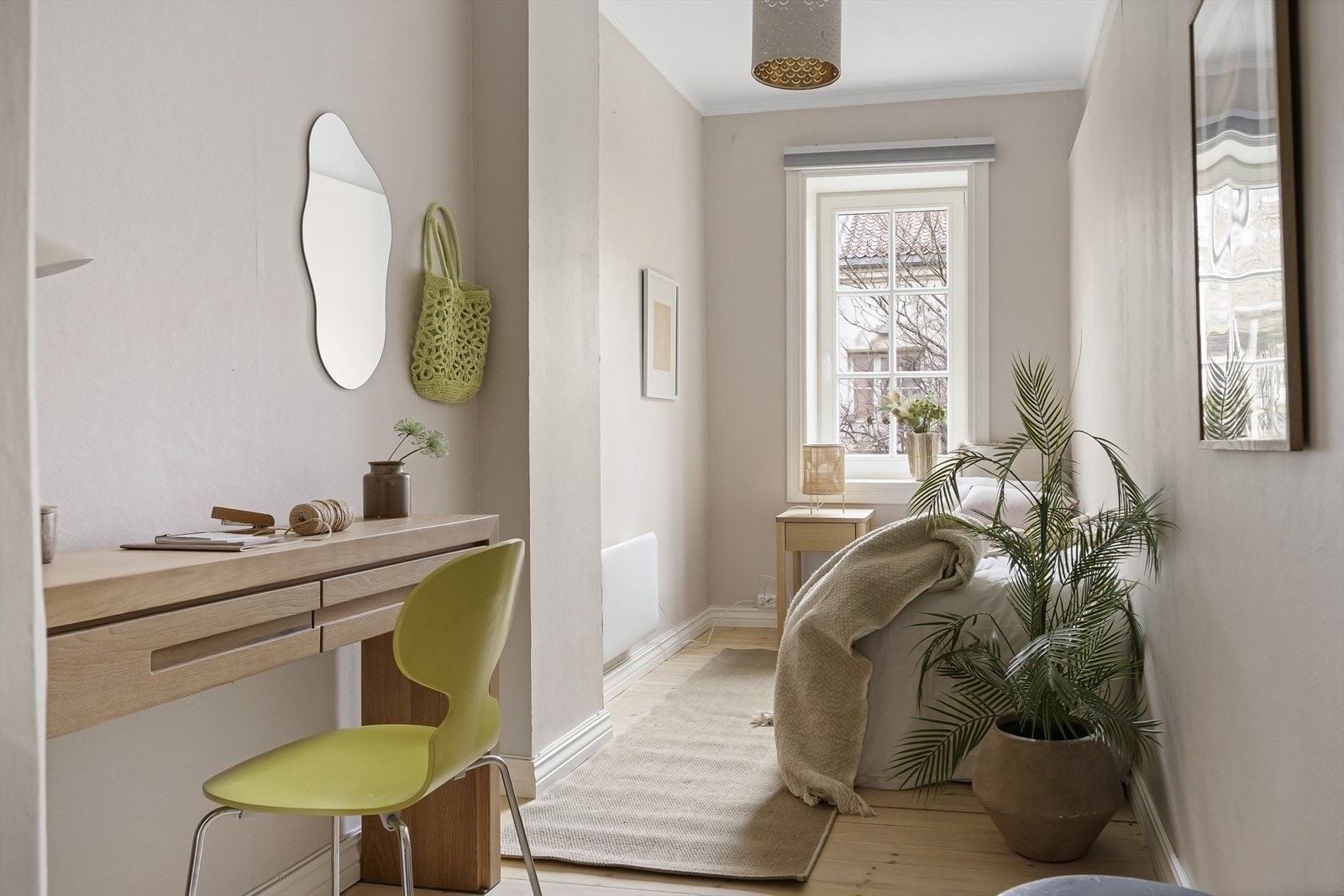 Rommet kan også innredes med en praktisk arbeidsplass. Galleribilde