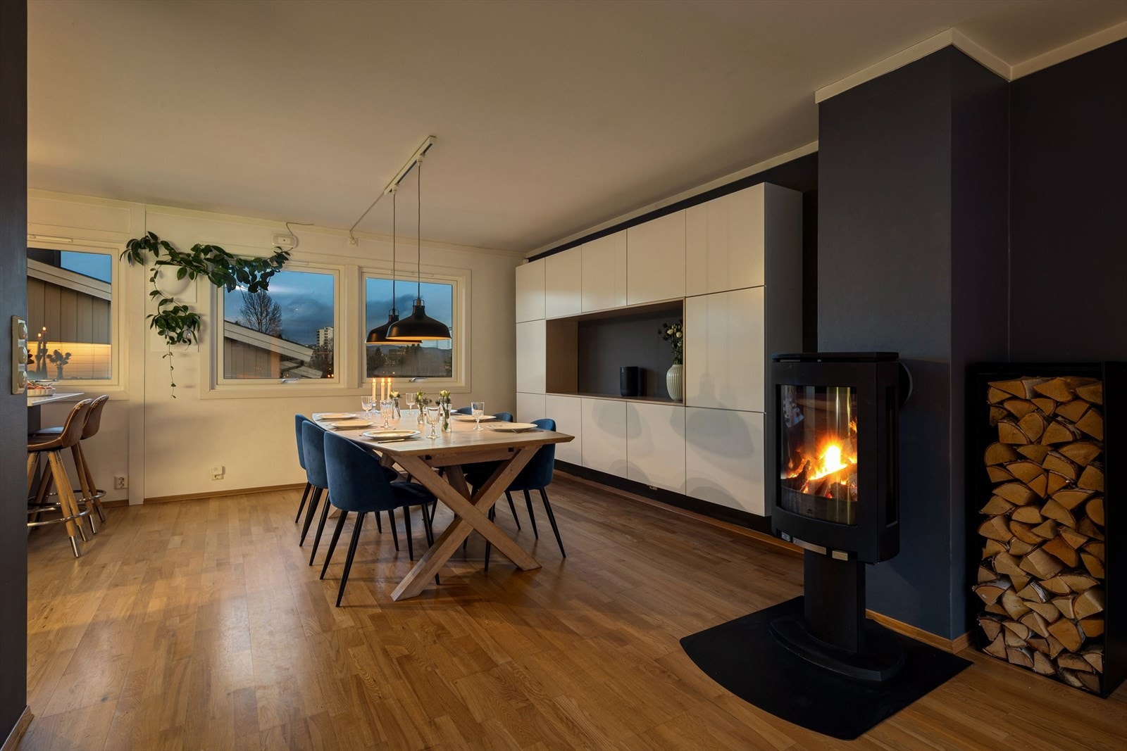 Spisegruppen tar plass i egen sone og inviterer til sosiale og hyggelige måltider med kjente og kjære. Galleribilde