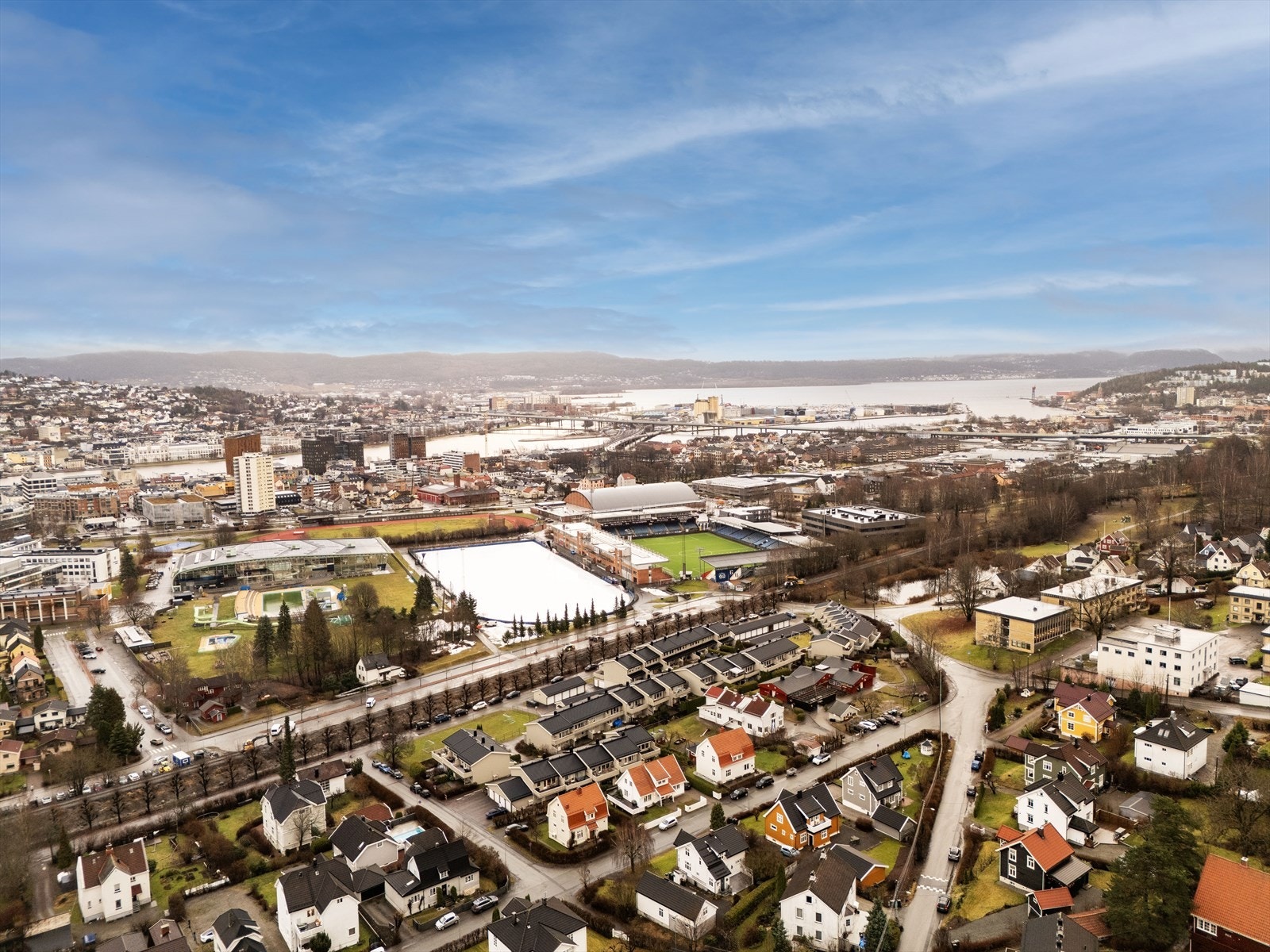Like ved boligen ligger idylliske Andedammen, en flott park som inviterer til både lek, trening og hyggelige turer året rundt. Galleribilde