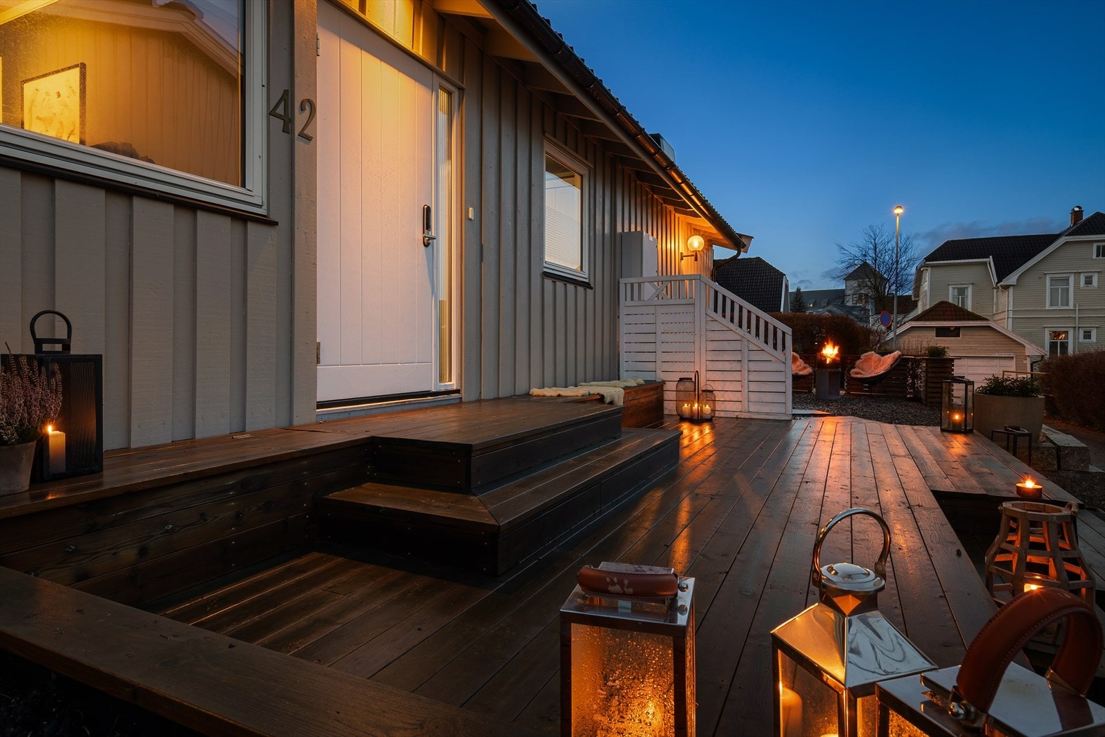 Et svært hyggelig inngangsparti ønsker deg hjertelig velkommen hjem. Galleribilde