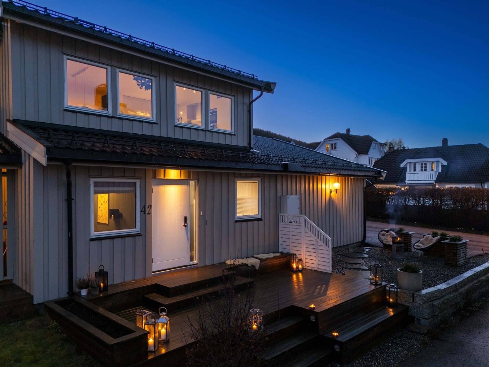 Pent og innholdsrikt rekkehus med svært attraktiv beliggenhet . Galleribilde