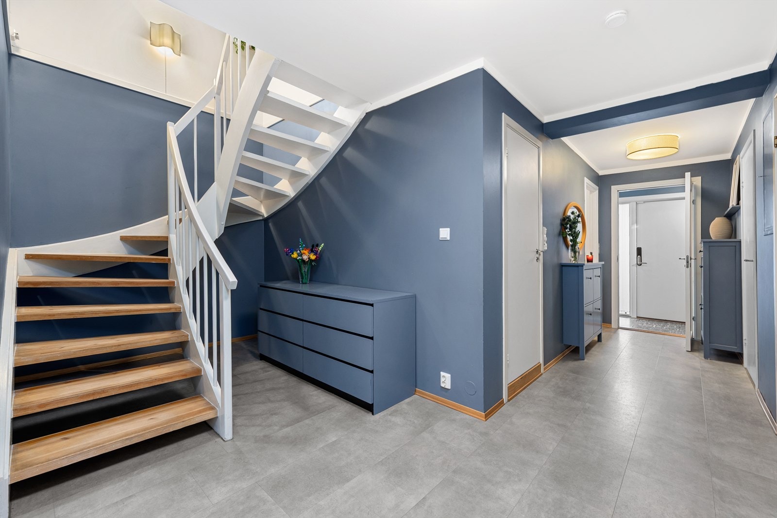 I gangpartiet er det plass for ytterligere garderobe- og oppbevaringsløsninger. Galleribilde