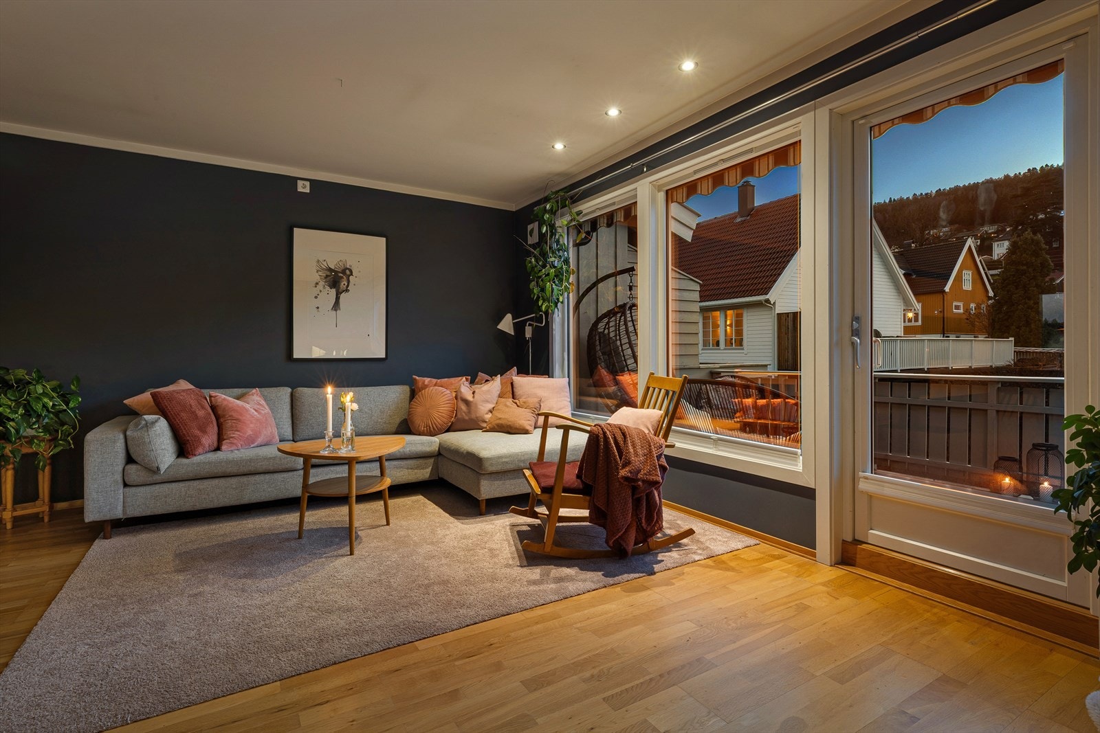 Fra stuen er det videre utgang til balkong. Galleribilde
