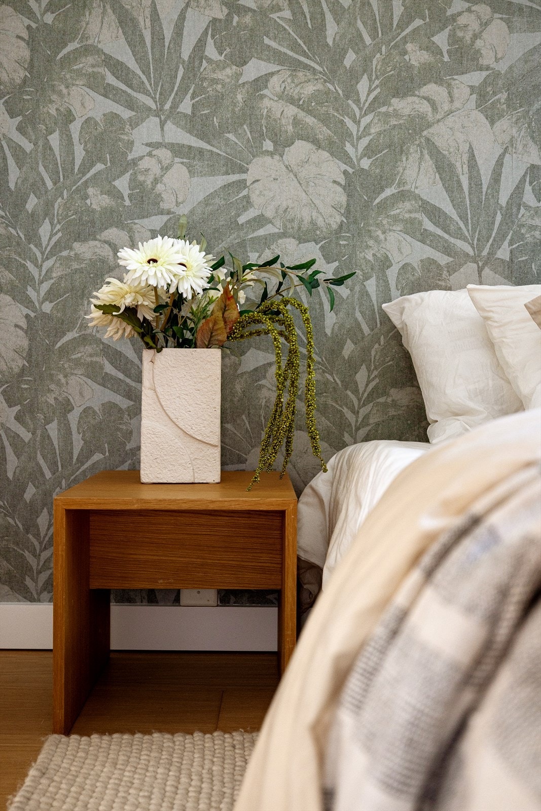 Gjennomtenkte material- og fargevalg gir leiligheten et helhetlig og moderne preg. Galleribilde