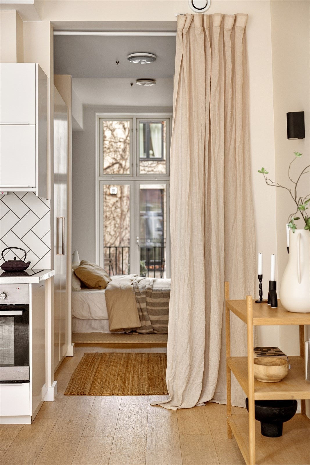 Fra allrommet er det en naturlig overgang til soveromsdelen, som ligger tilbaketrukket. Galleribilde