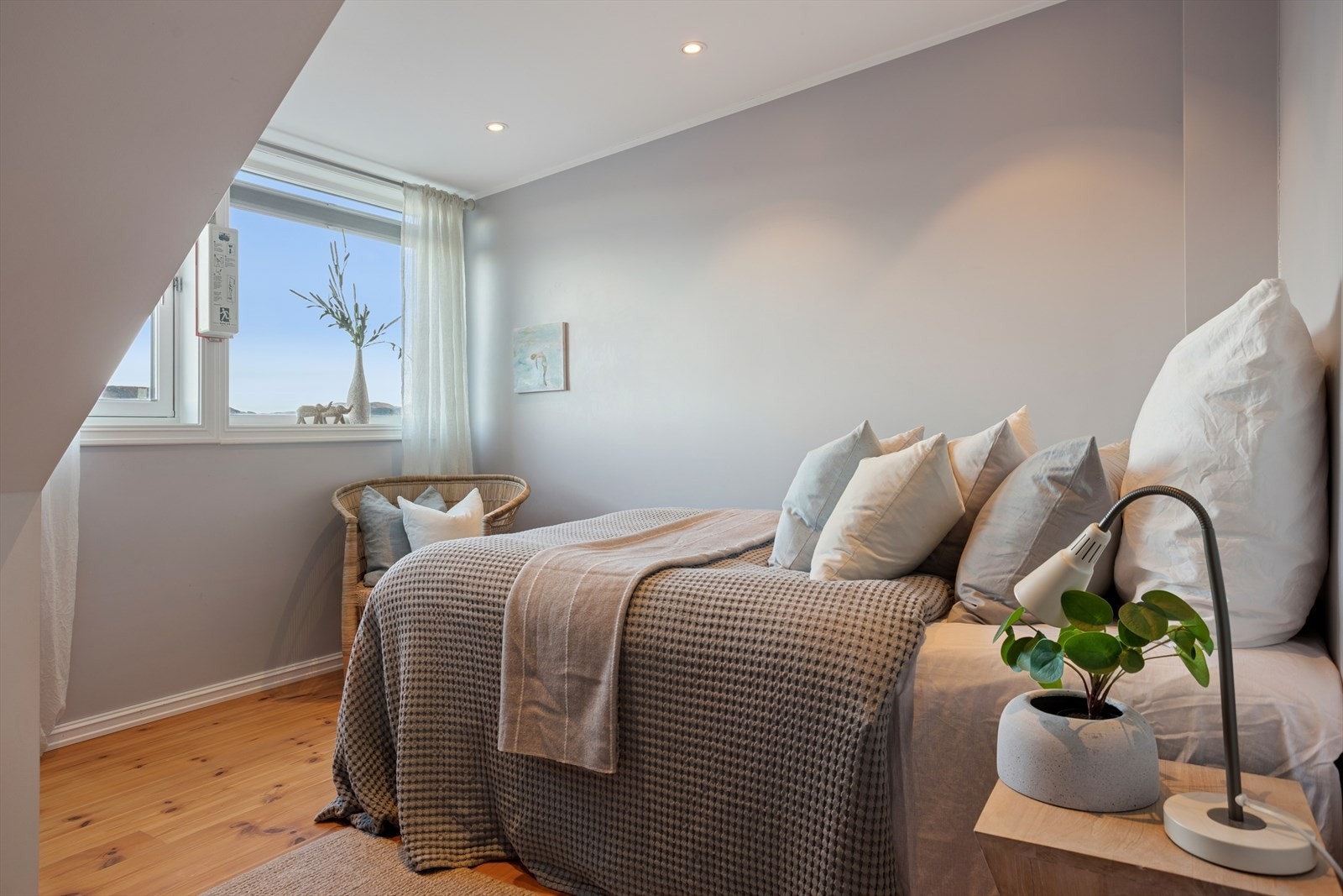 Pent soverom nummer 4 som også har plass til dobbeltseng. Galleribilde