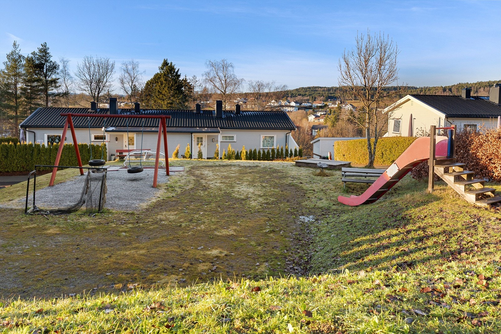 Flott lekeplass for de minste inne på boligfeltet Galleribilde