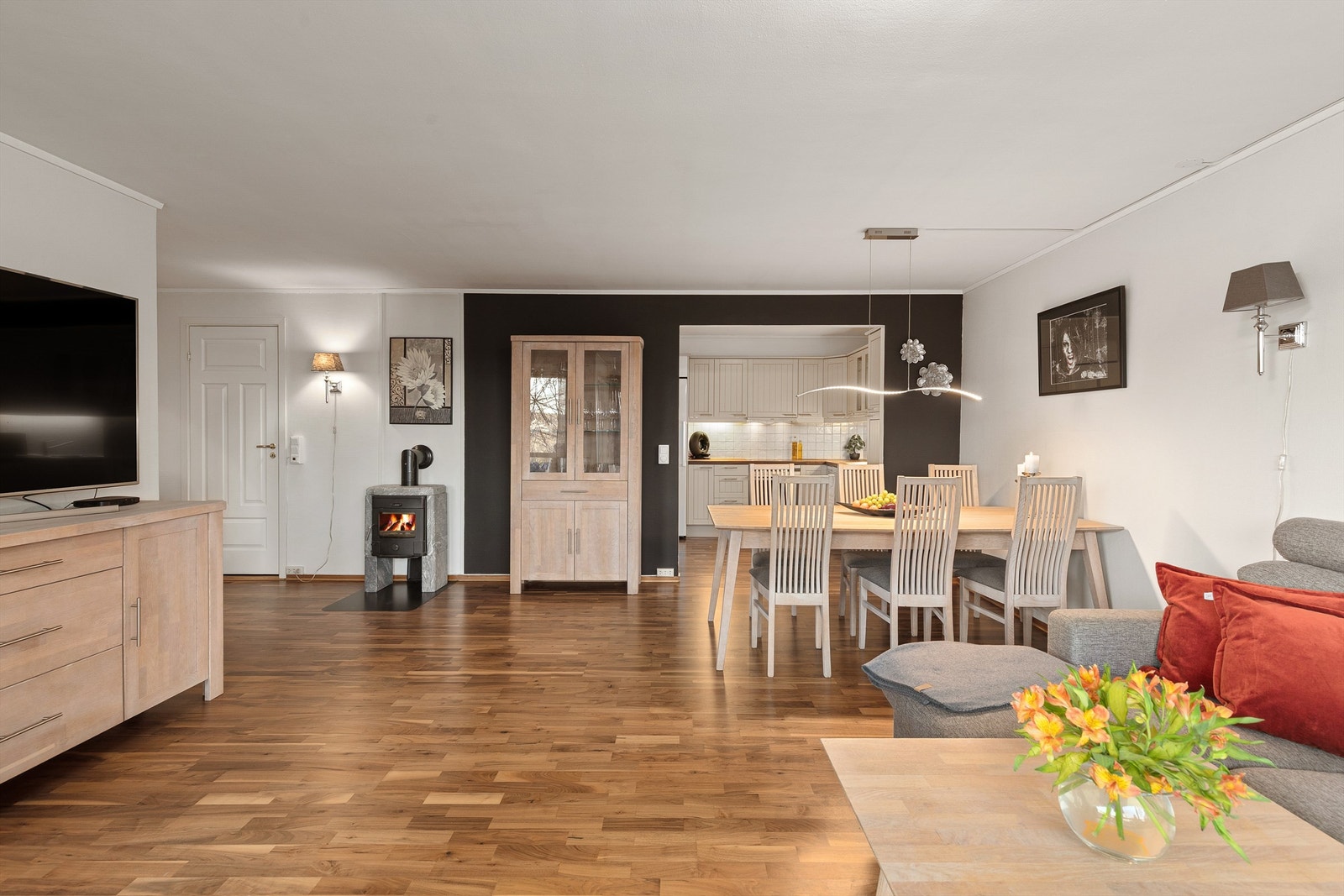 Fra stue mot spisestue/kjøkken Galleribilde