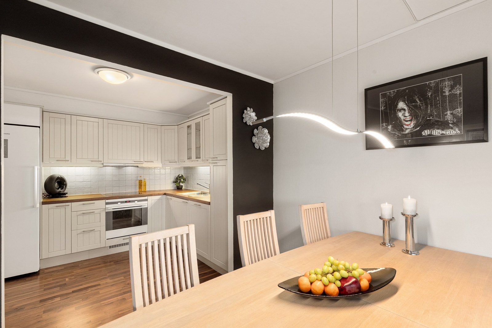 Fra spisestue mot kjøkken Galleribilde