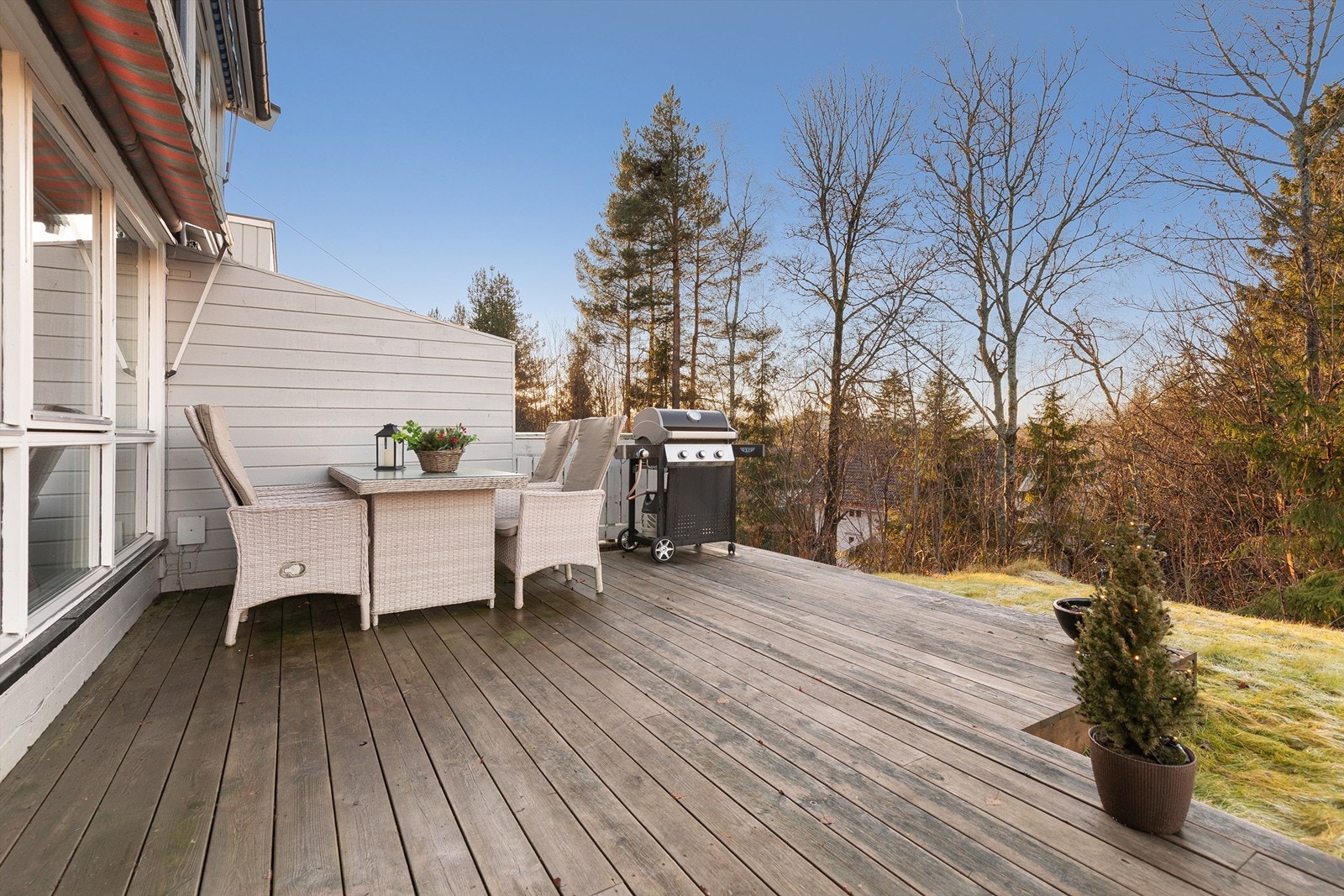 Det er montert markise over deler av terrassen Galleribilde