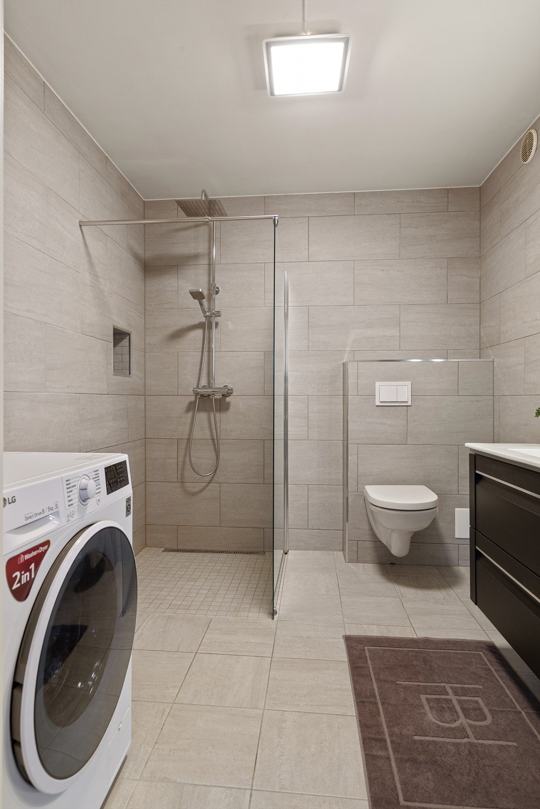 Pent flislagt bad fra 2018 Galleribilde