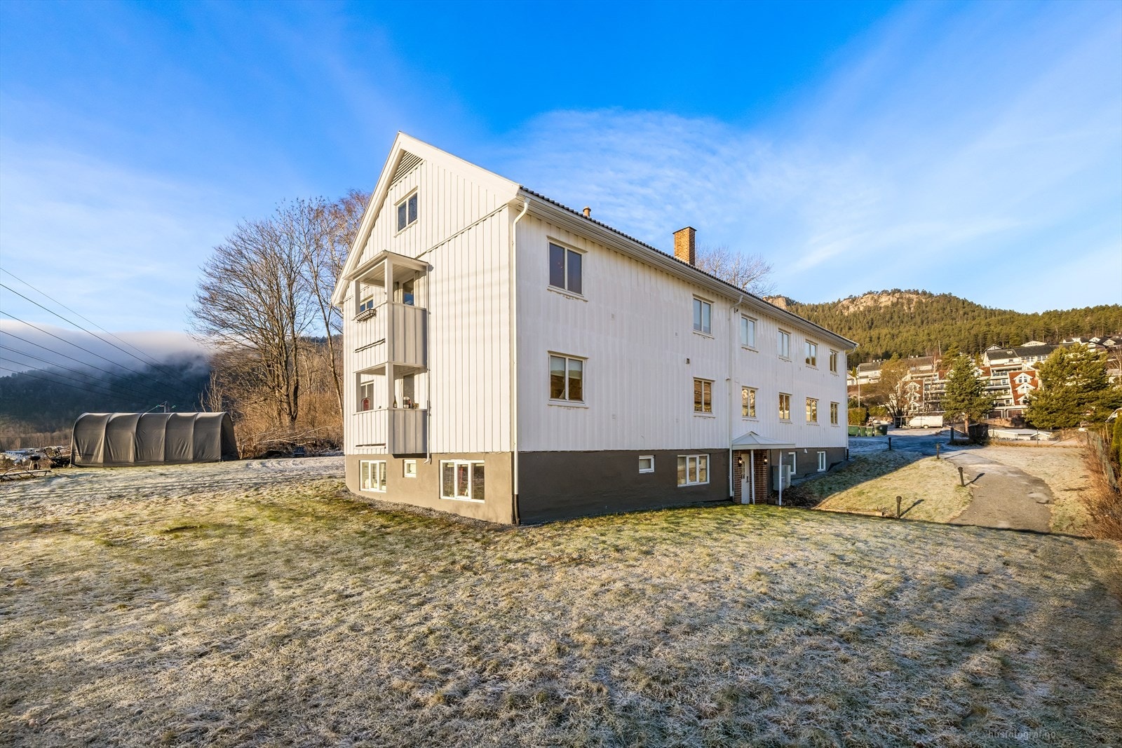 Selveierleilighet med 2 soverom, romslig stue og attraktiv beliggenhet i Solbergelva! Galleribilde