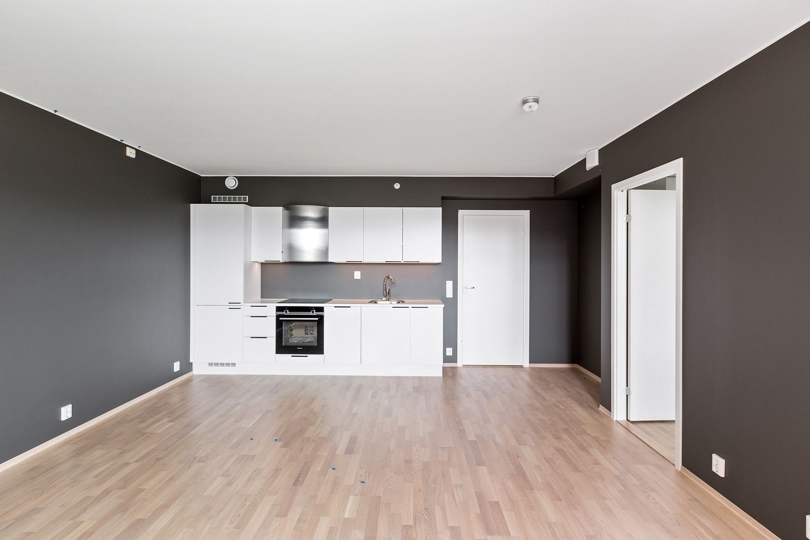 Kjøkken med integrerte hvitevarer Galleribilde