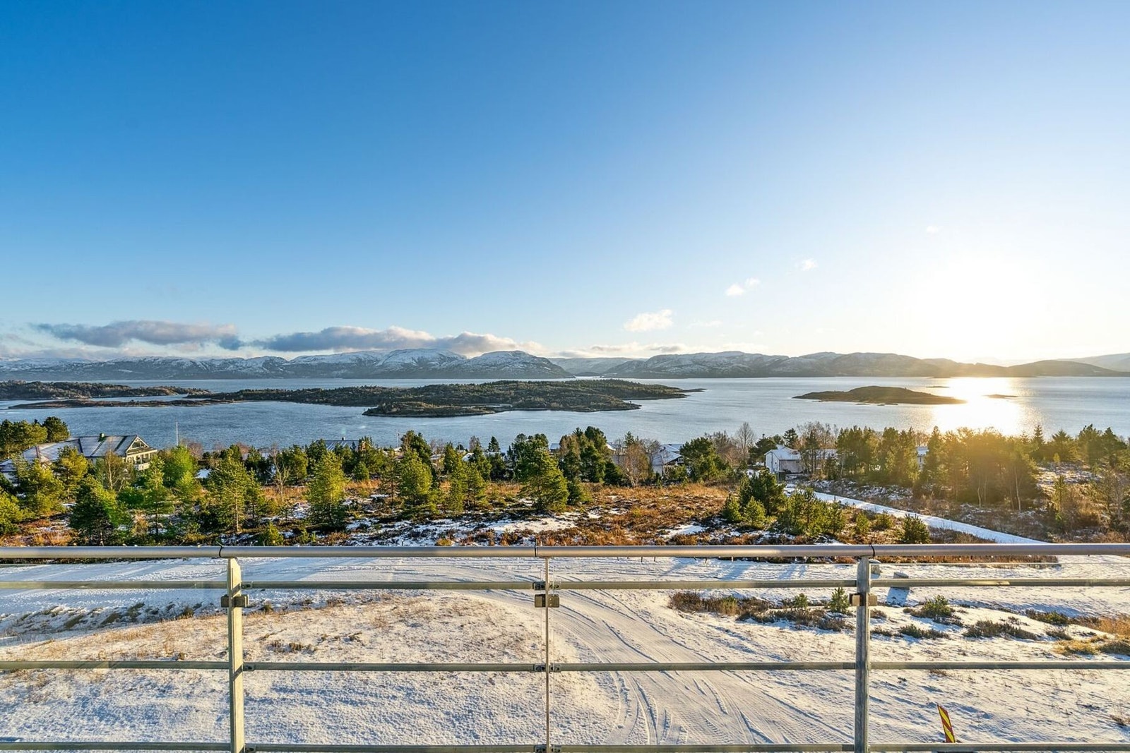 Flotte sol- og utsiktsforhold fra balkongen Galleribilde