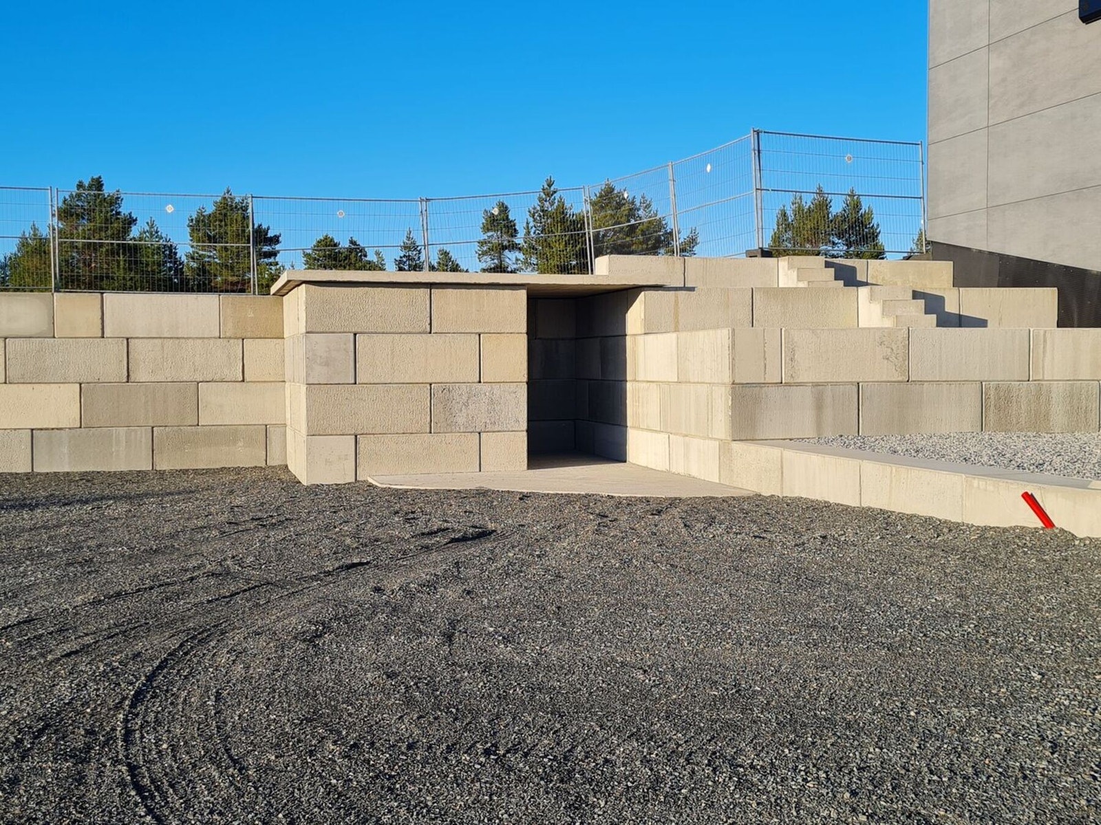 Felles søppelbod Galleribilde