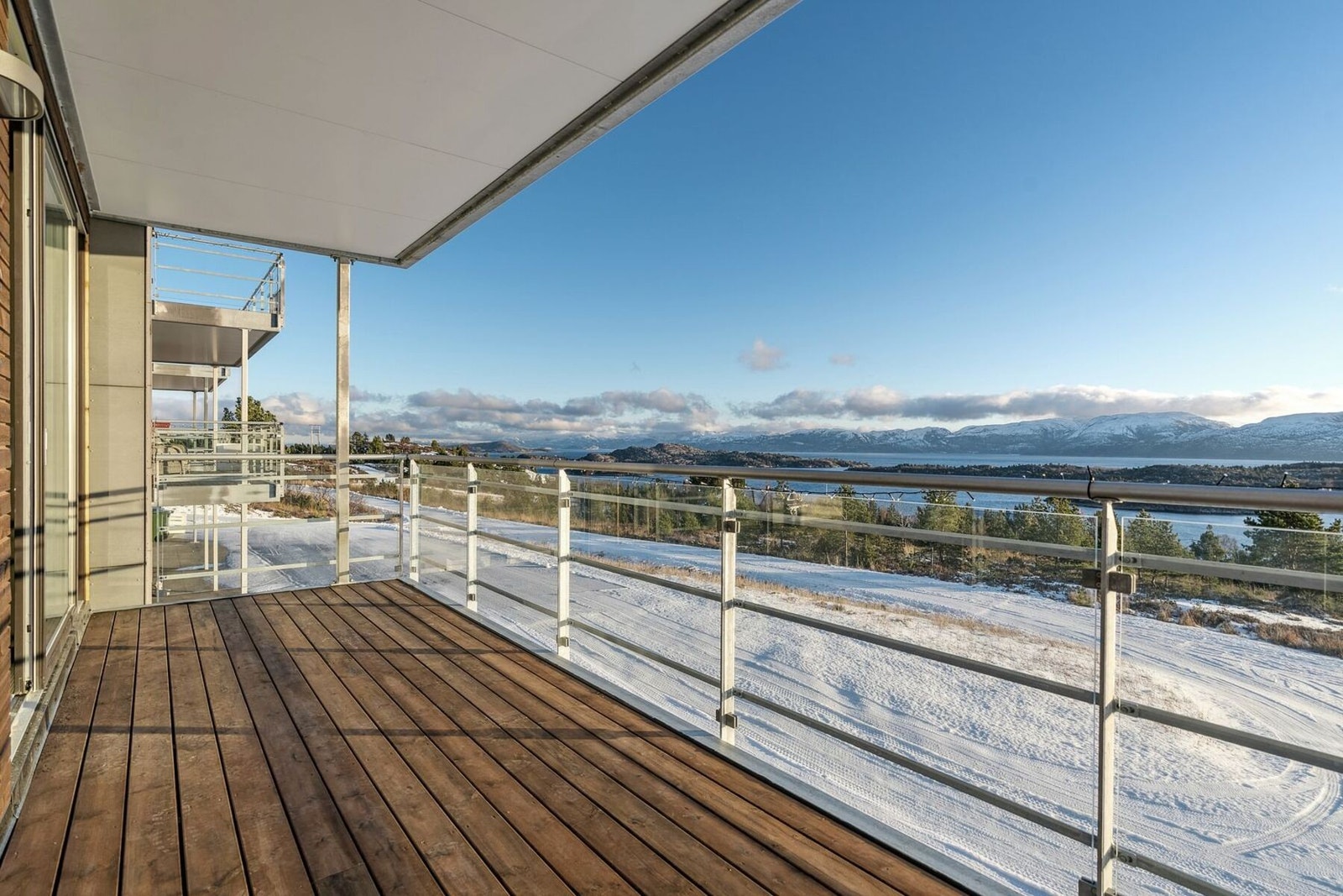 Leiligheten ligger øverst i boligfeltet og har flotte utsiktsforhold Galleribilde