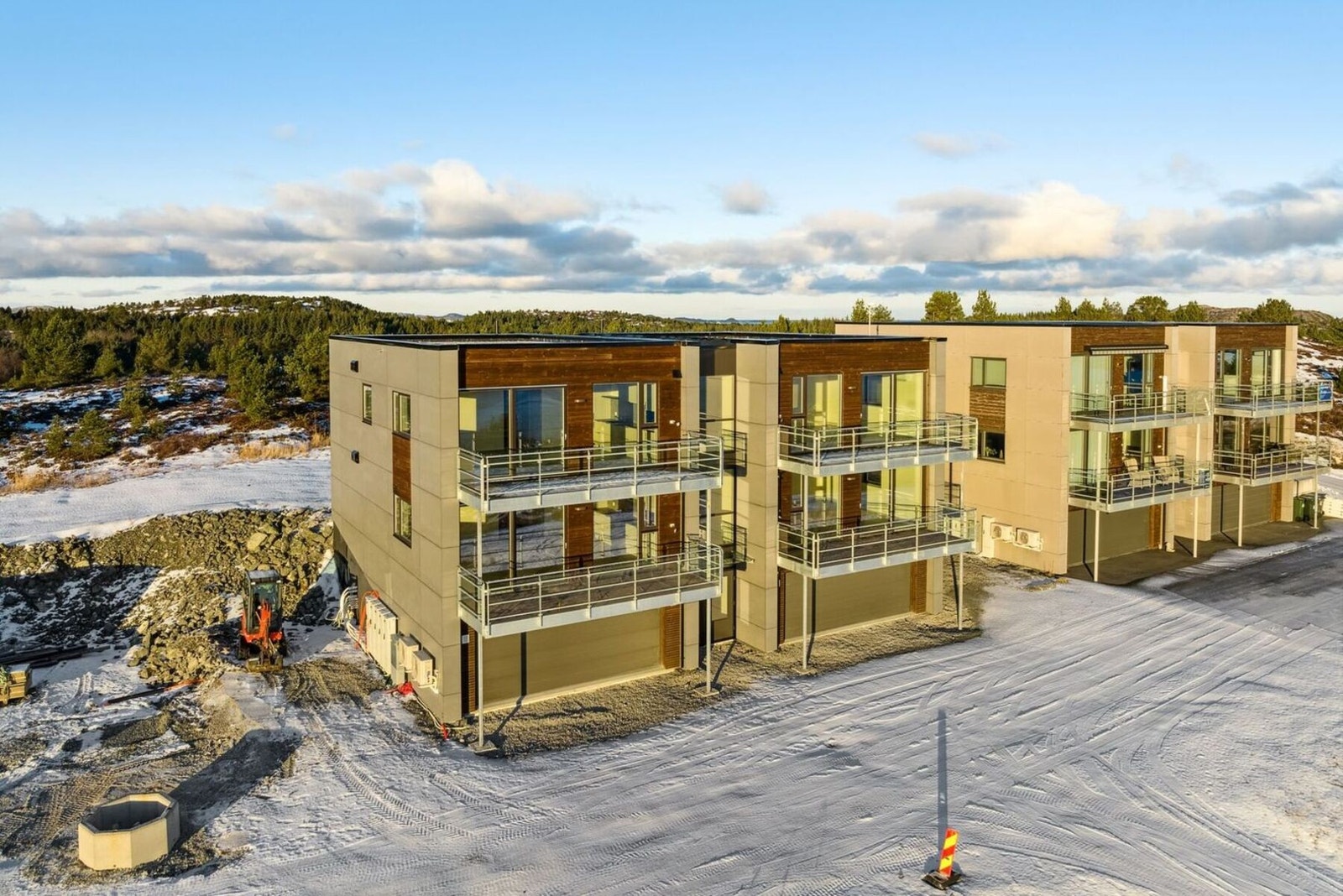 Kort vei til flotte turområder, som f. eks turen opp til Brannan som starter like bak eiendommen Galleribilde