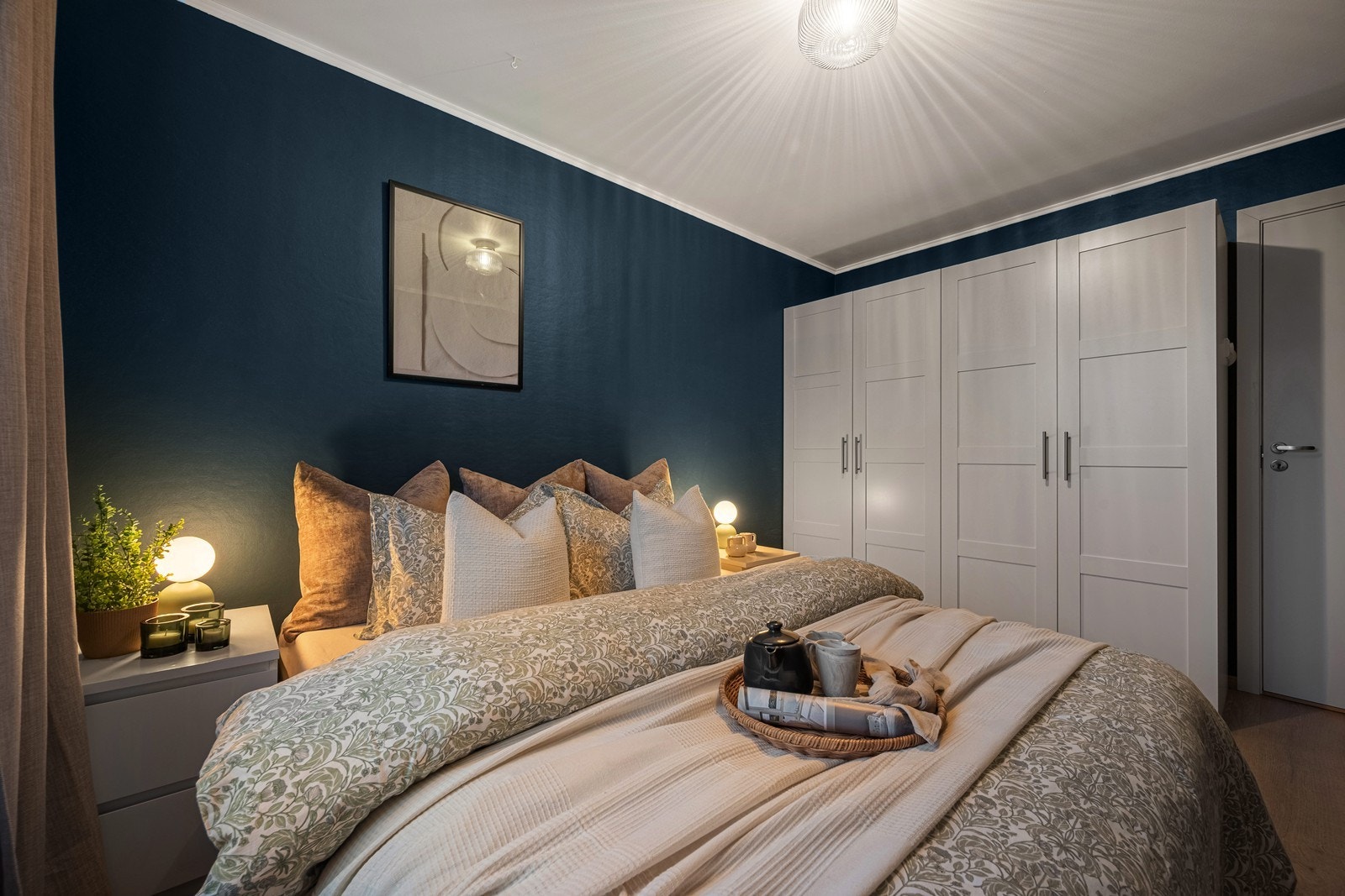 Hovedsoverommet er lunt og koselig, med god plass til dobbeltsengen Galleribilde