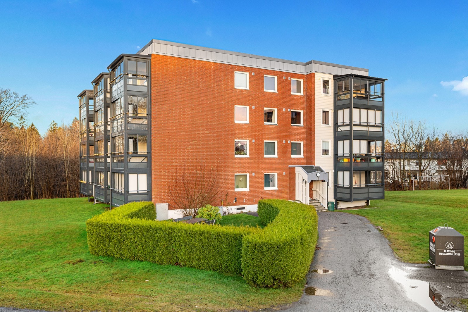 Felles inngangspart i med dørcalling Galleribilde