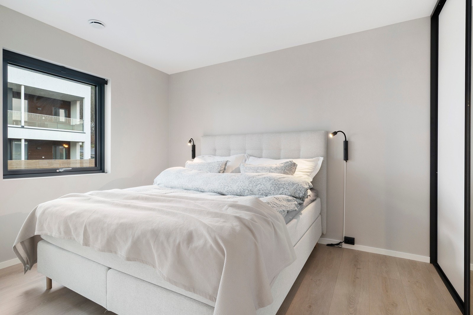 Hovedsoverom med god plass til dobbelseng. Galleribilde