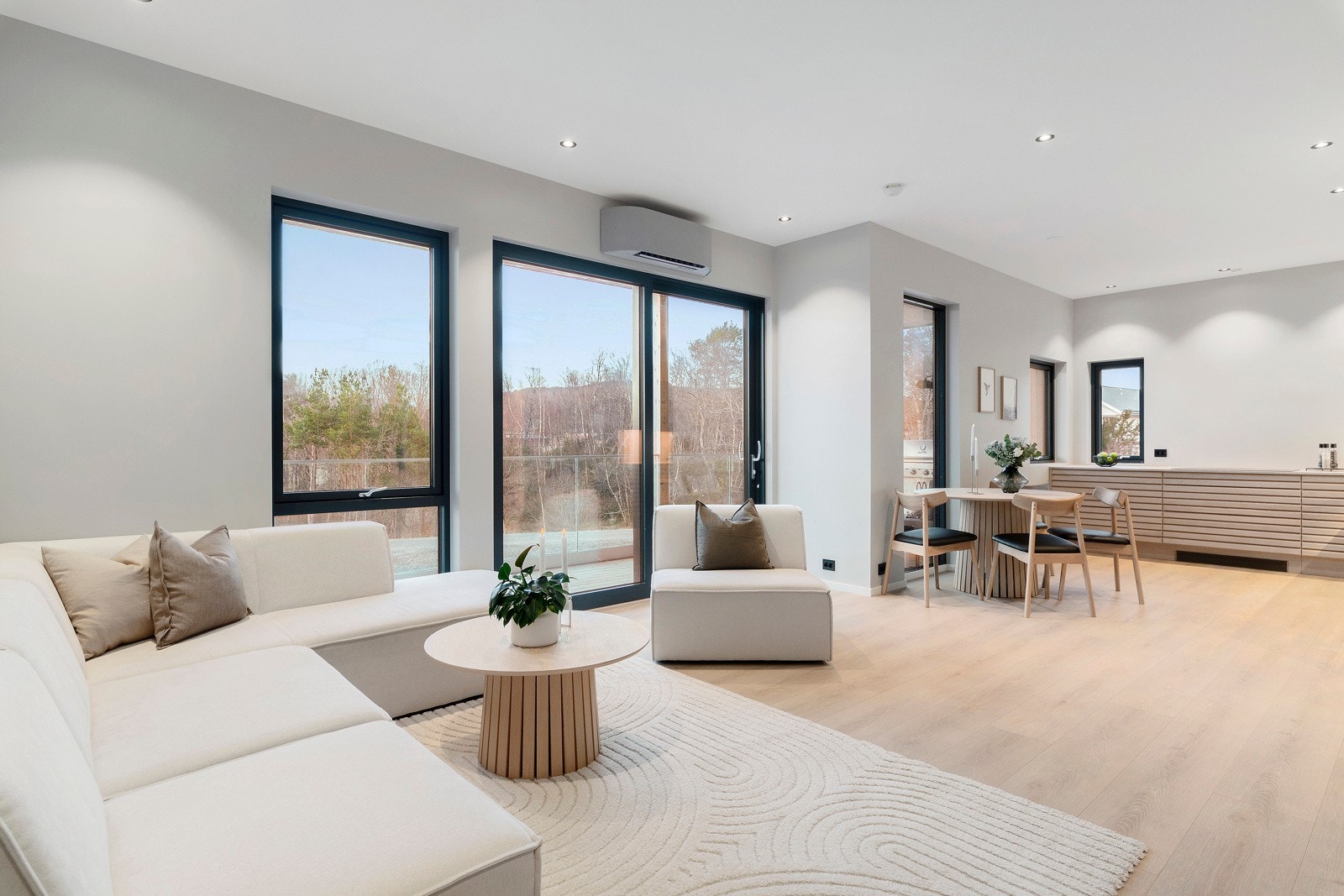 Leiligheten har god takhøyde, enkel tilkomst og livsløpsstandard. Galleribilde