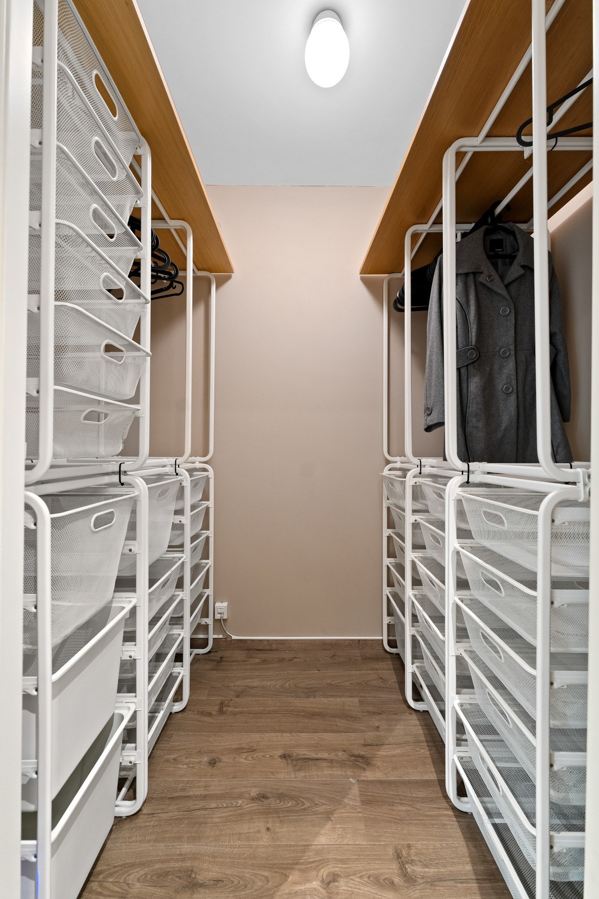 Bod/garderobe i leiligheten Galleribilde