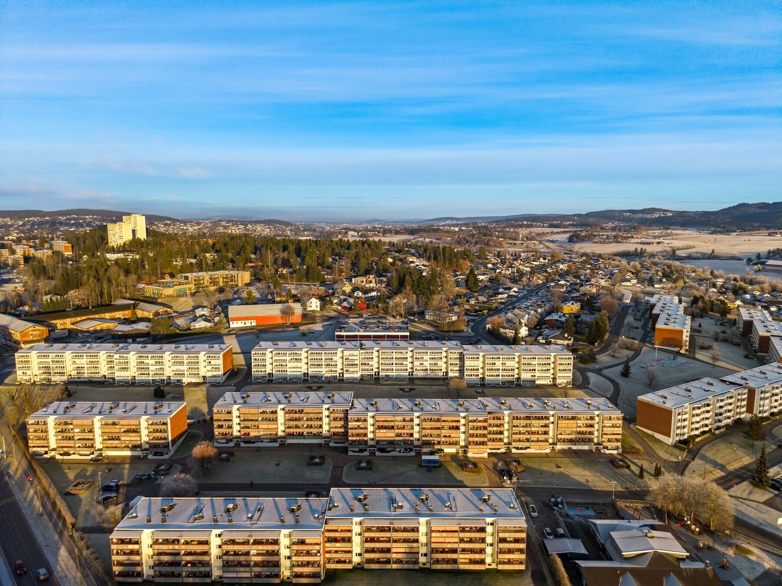 Fra boligen er det kort kjørevei til Oslo sentrum, Lillestrøm sentrum, Strømmen og Oslo lufthavn Gardermoen Galleribilde