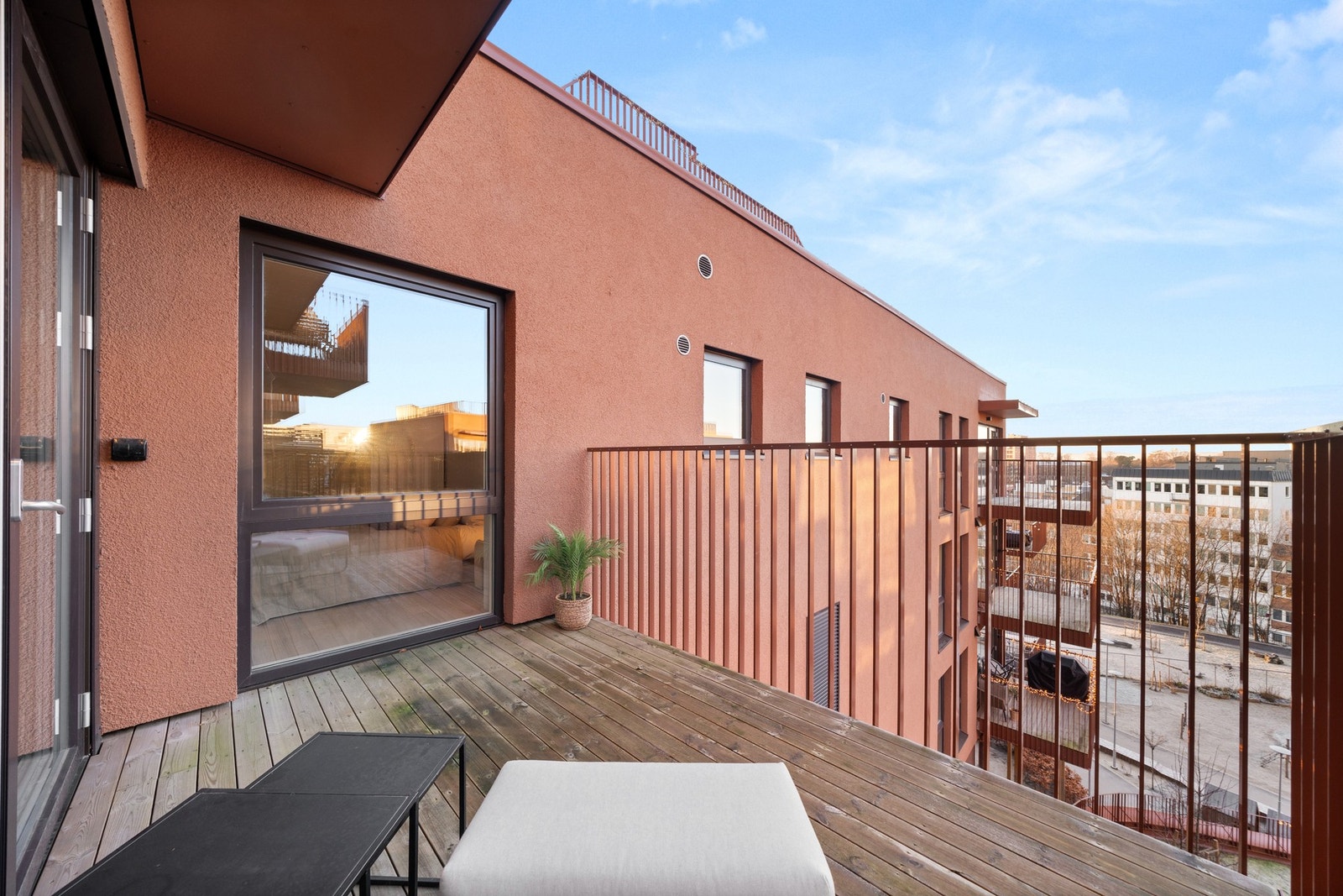 Stor og vestvendt balkong på hele 8 kvm Galleribilde