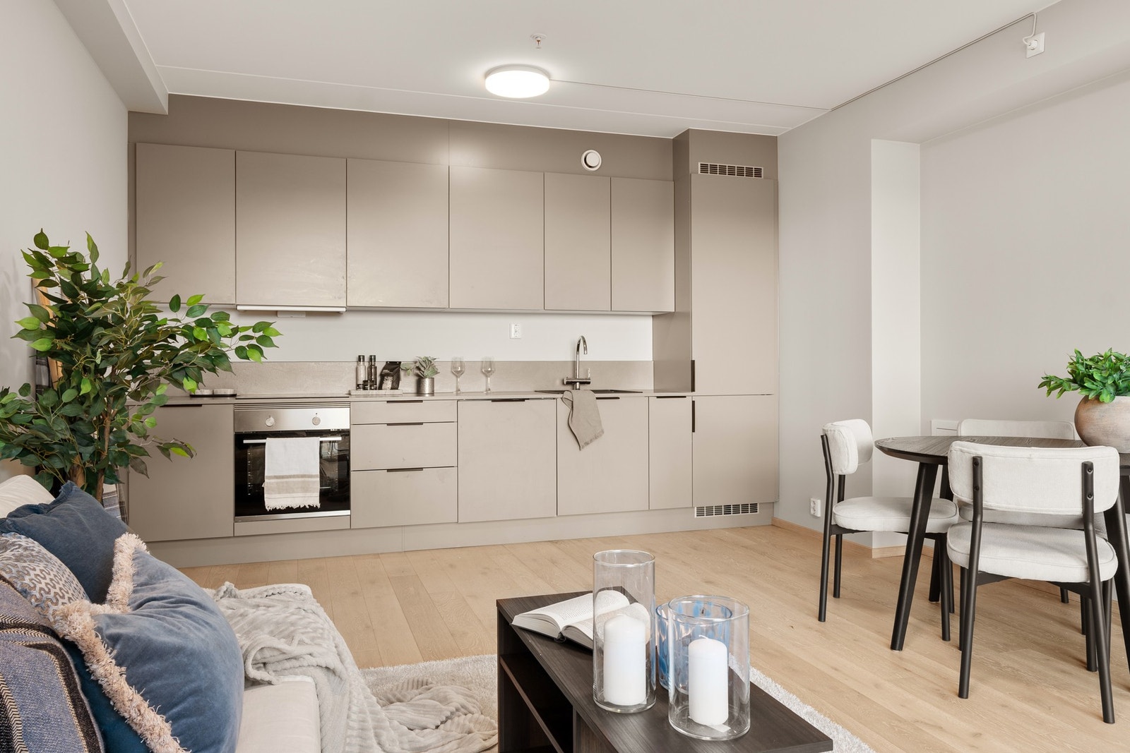 Lyse farger og delikate materialvalg Galleribilde