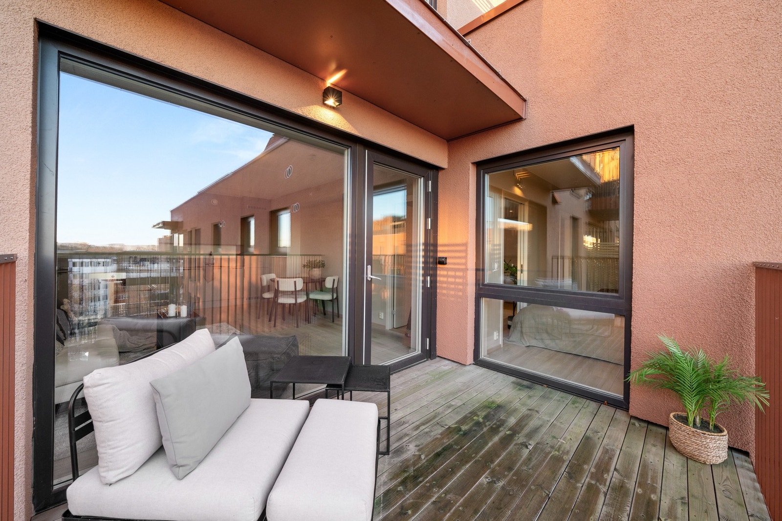 Stor og vestvendt balkong på hele 8 kvm Galleribilde