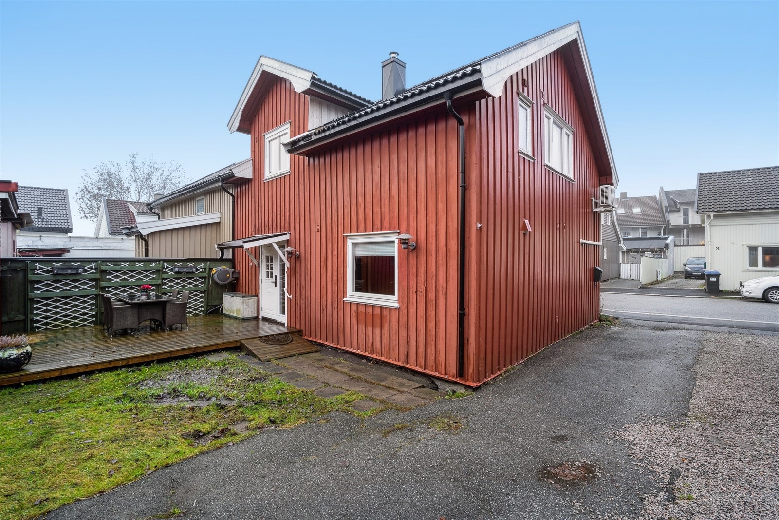 Eiendommen har nærhet til flotte turmuligheter og alle fasiliteter du måtte trenge i hverdagen. Galleribilde