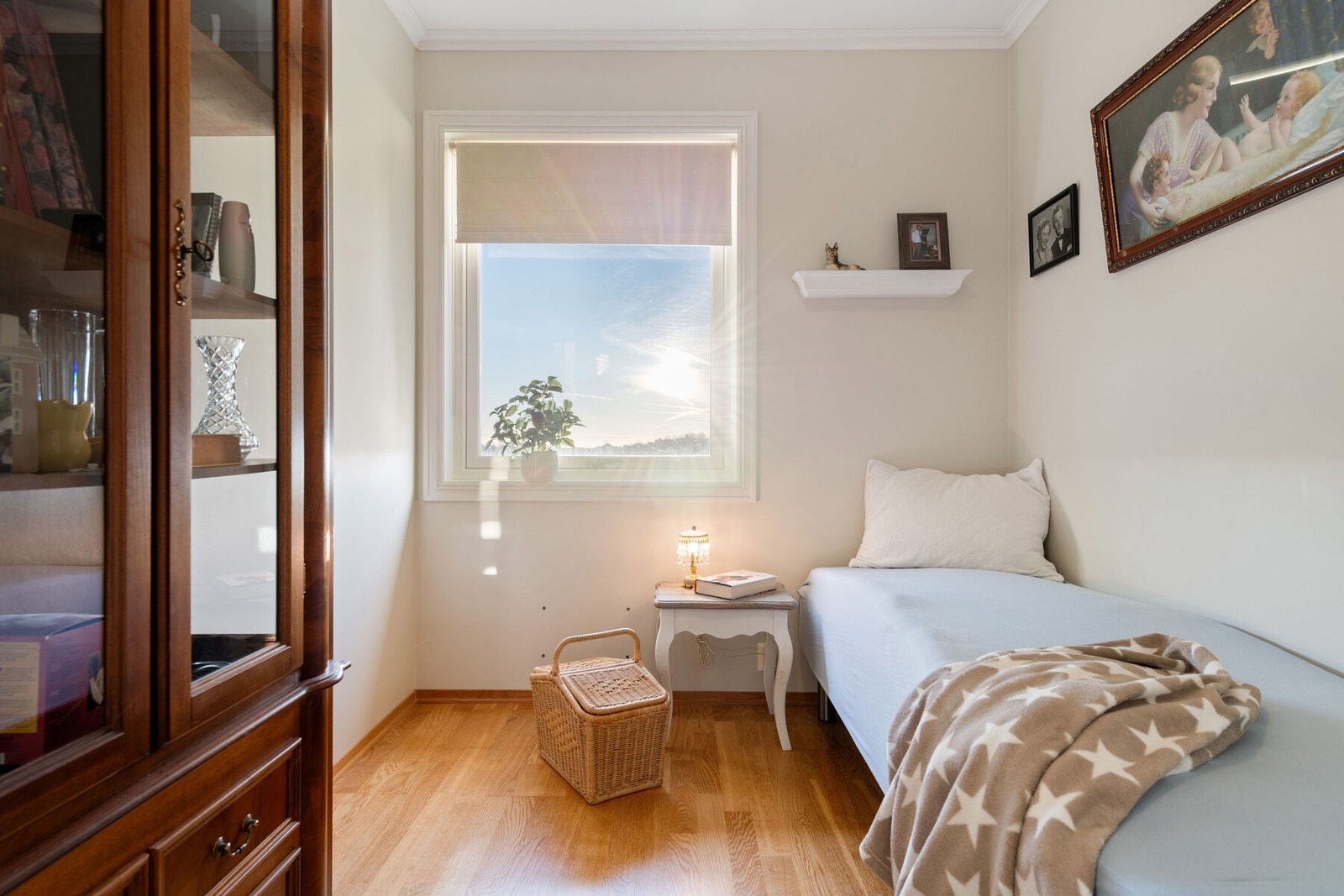 Soverom 2 passer utmerket som gjesterom eller kontor Galleribilde