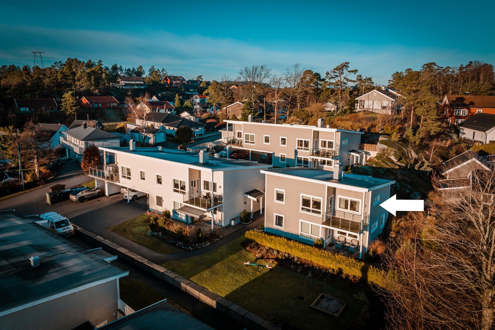 Velkommen til Torstvedtbakken 4E!
Carport og utebod
Foto: Jeanett Teigen Galleribilde