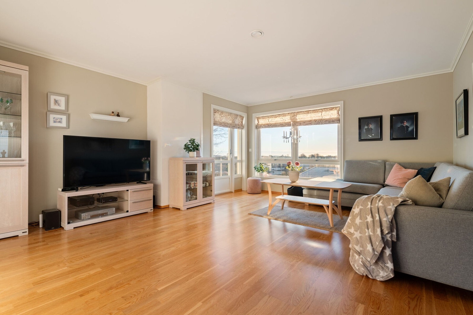 Lys og trivelig stue. Galleribilde