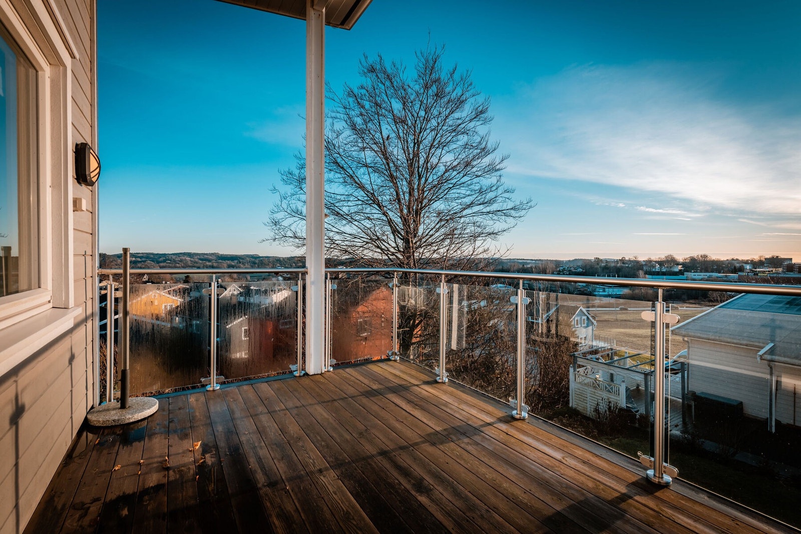 Stor og deilig balkong med fine solforhold og overbygg. Galleribilde