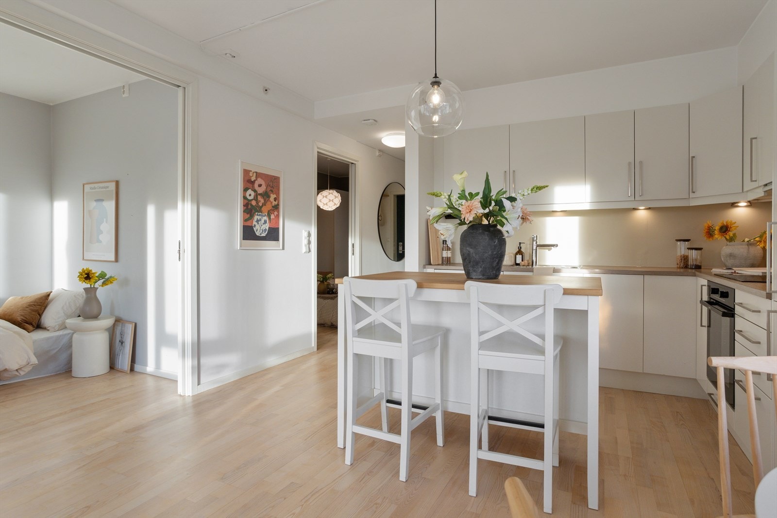 Kjøkkenet har god bank- og skapplass. Galleribilde