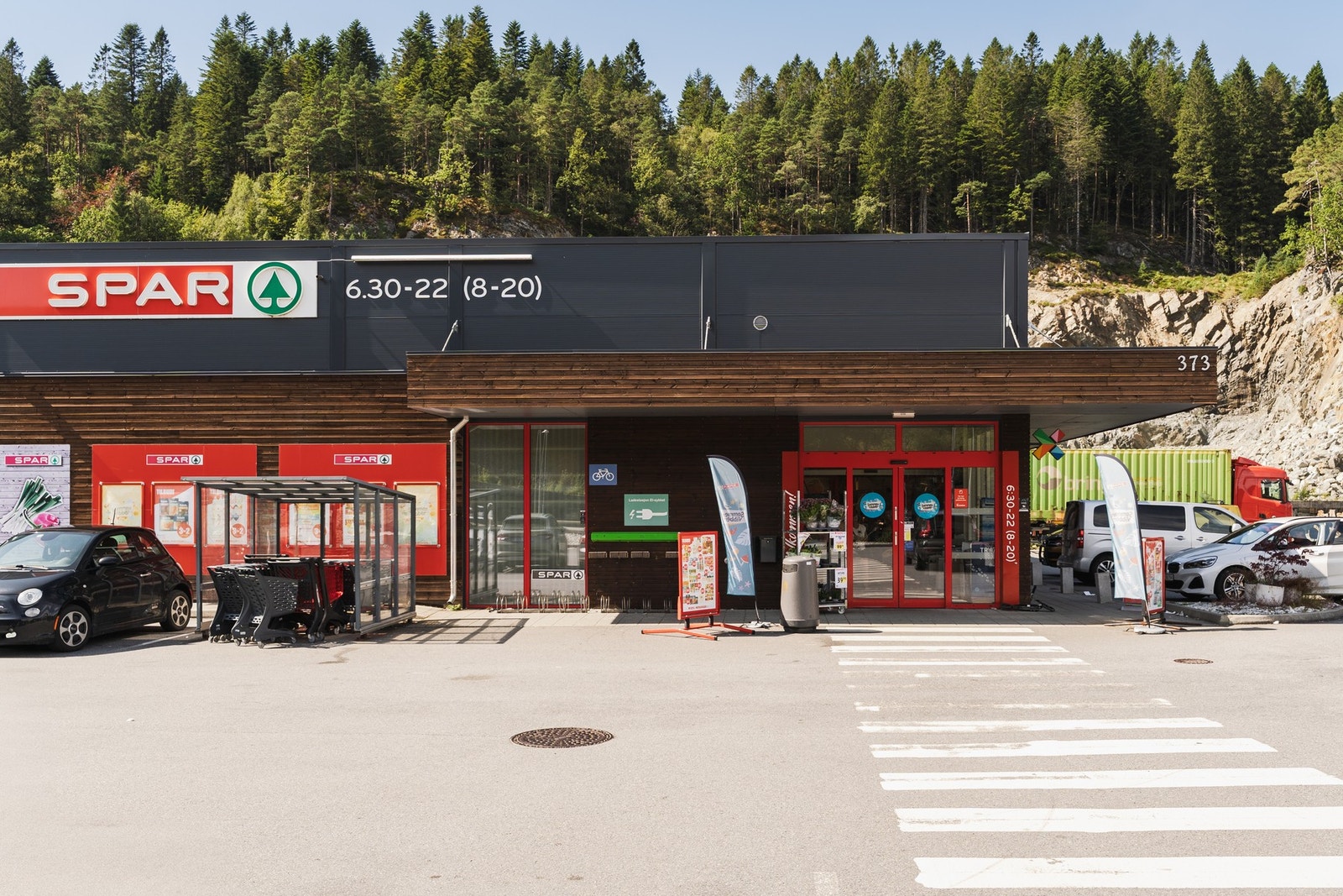 Spar Nore Neset er et av flere servicetilbud nærområdet har å by på. Galleribilde