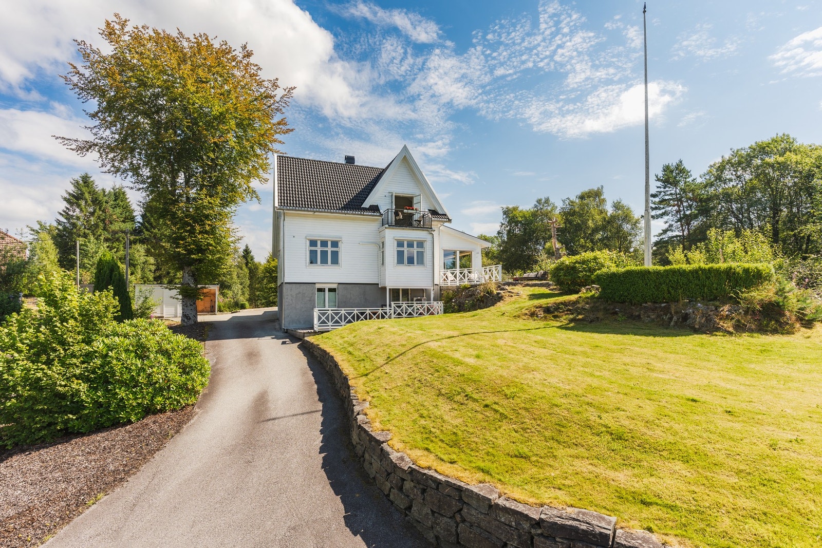 En fantastisk enebolig i klassisk stil med godkjent utleiedel. Galleribilde