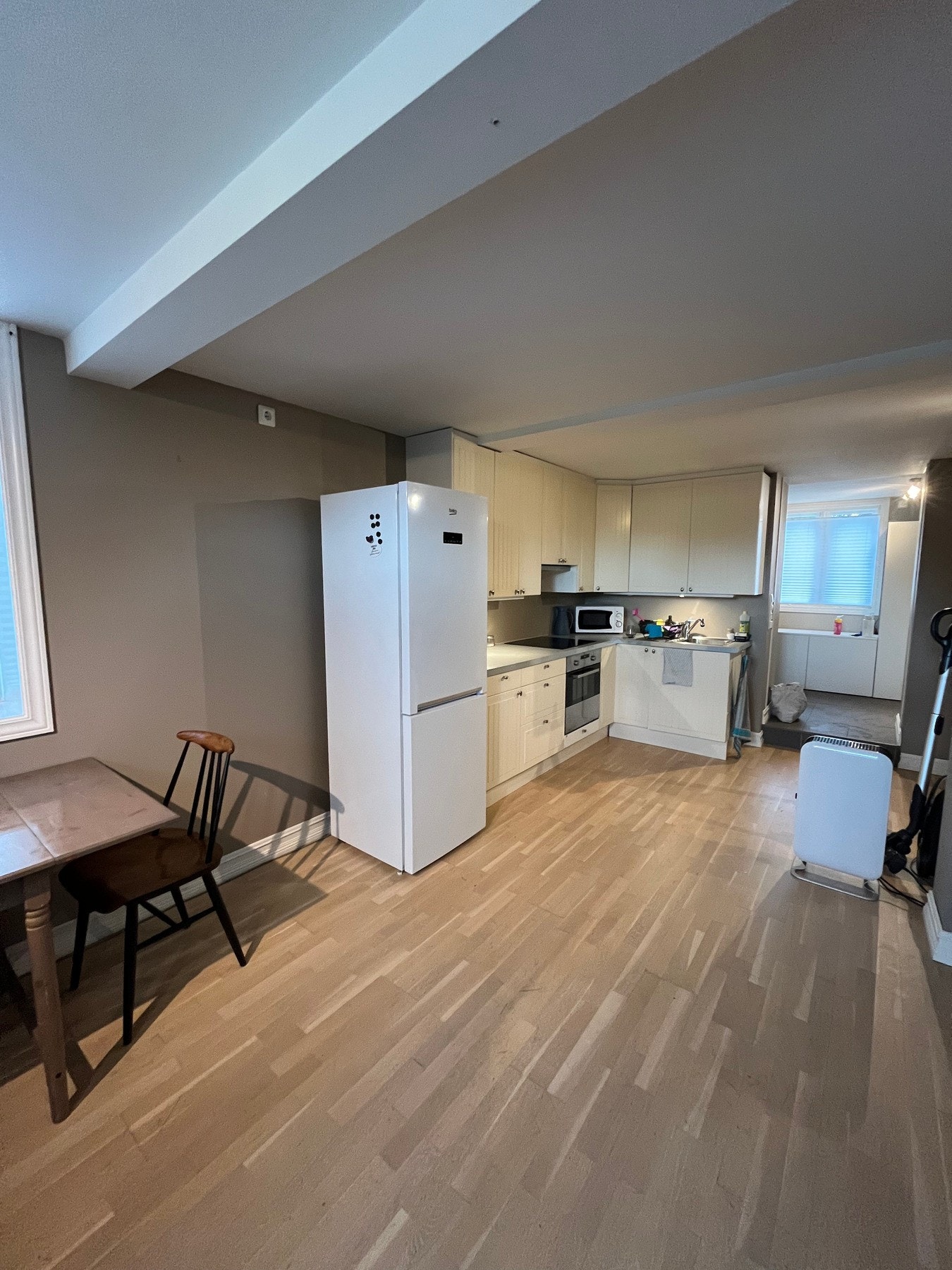 Åpen stue- og kjøkkenløsning som gir god romfølelse. Galleribilde